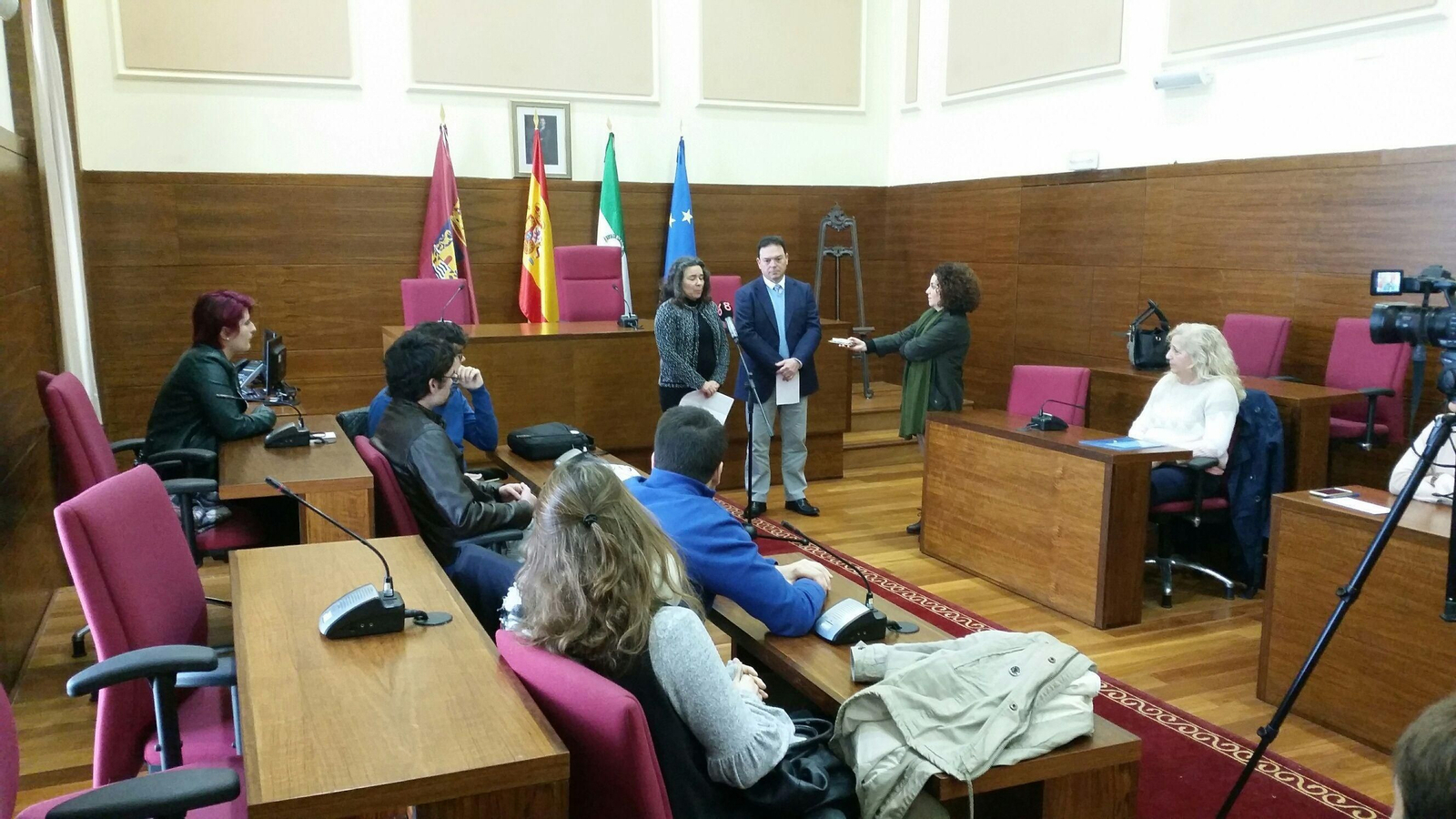 Momento del acto que tuvo lugar ayer en el Salón de Plenos. Momento del acto que tuvo lugar ayer en el Salón de Plenos.