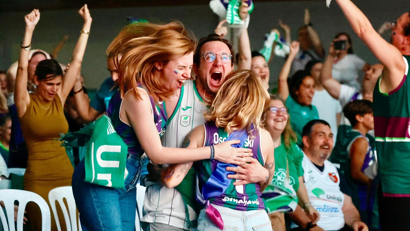 La locura en Los Guindos: ¡Búscate durante la final de BCL del Unicaja!