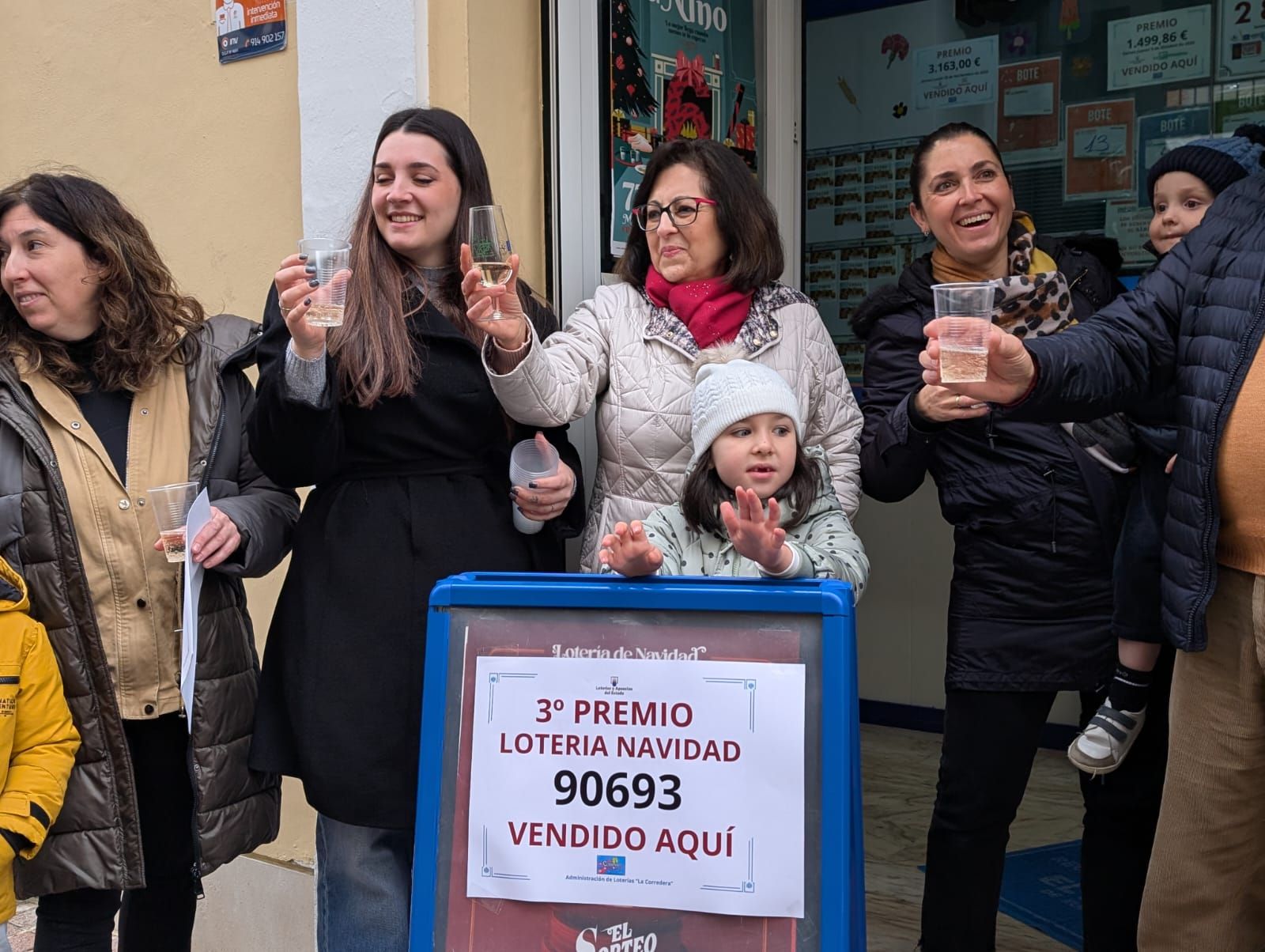 Celebración del tercer premio de la Lotería de Navidad en Montilla