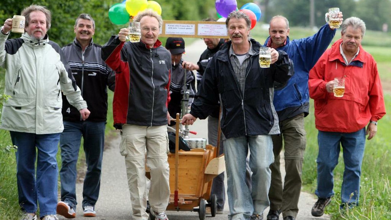 Alemanes de excursión con sus carretas.