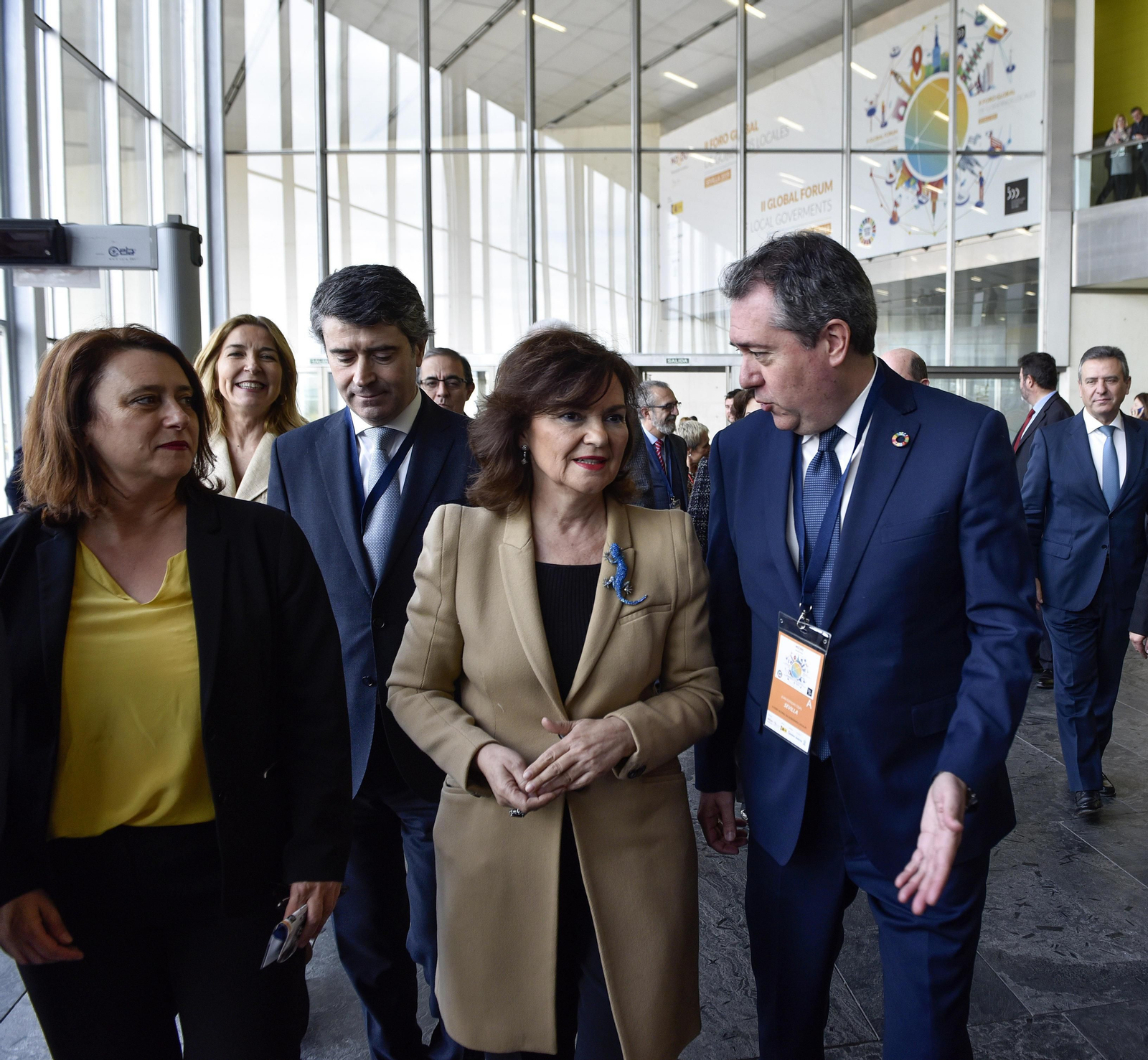 Carmen Calvo y Juan Espadas acceden a Fibes para inaugurar el Foro de las Ciudades.