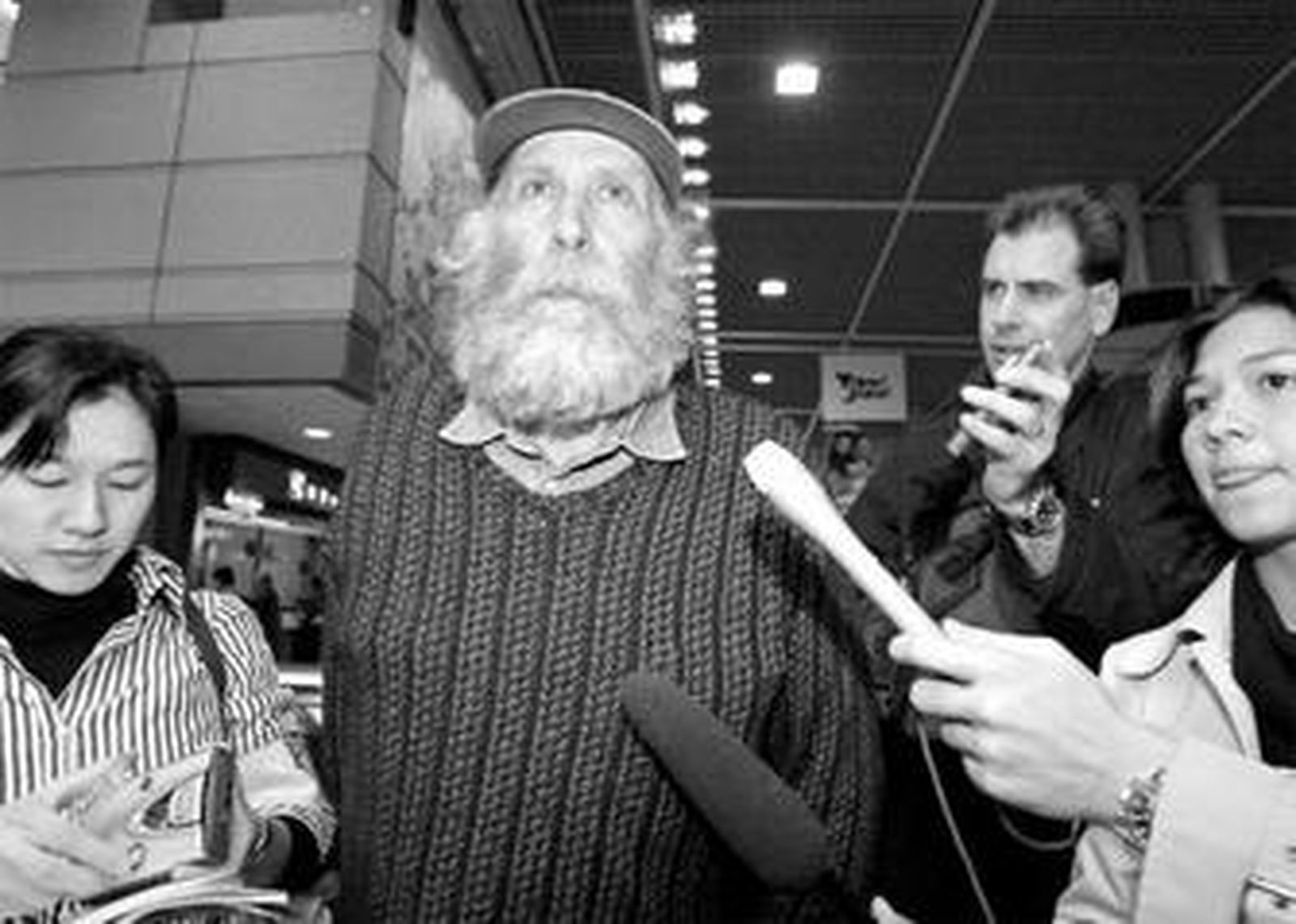 Bobby Fischer, un mito del ajedrez, en 2005. Abajo, Edmund Hillary (derecha) junto al sherpa Norgay, en 1953.