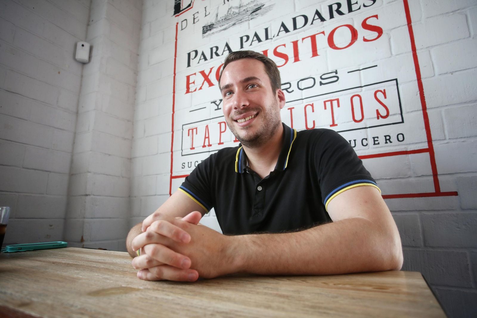 Joao Duarte Alburquerque posa durante la charla con Diario de Cádiz en el bar El Lucero.