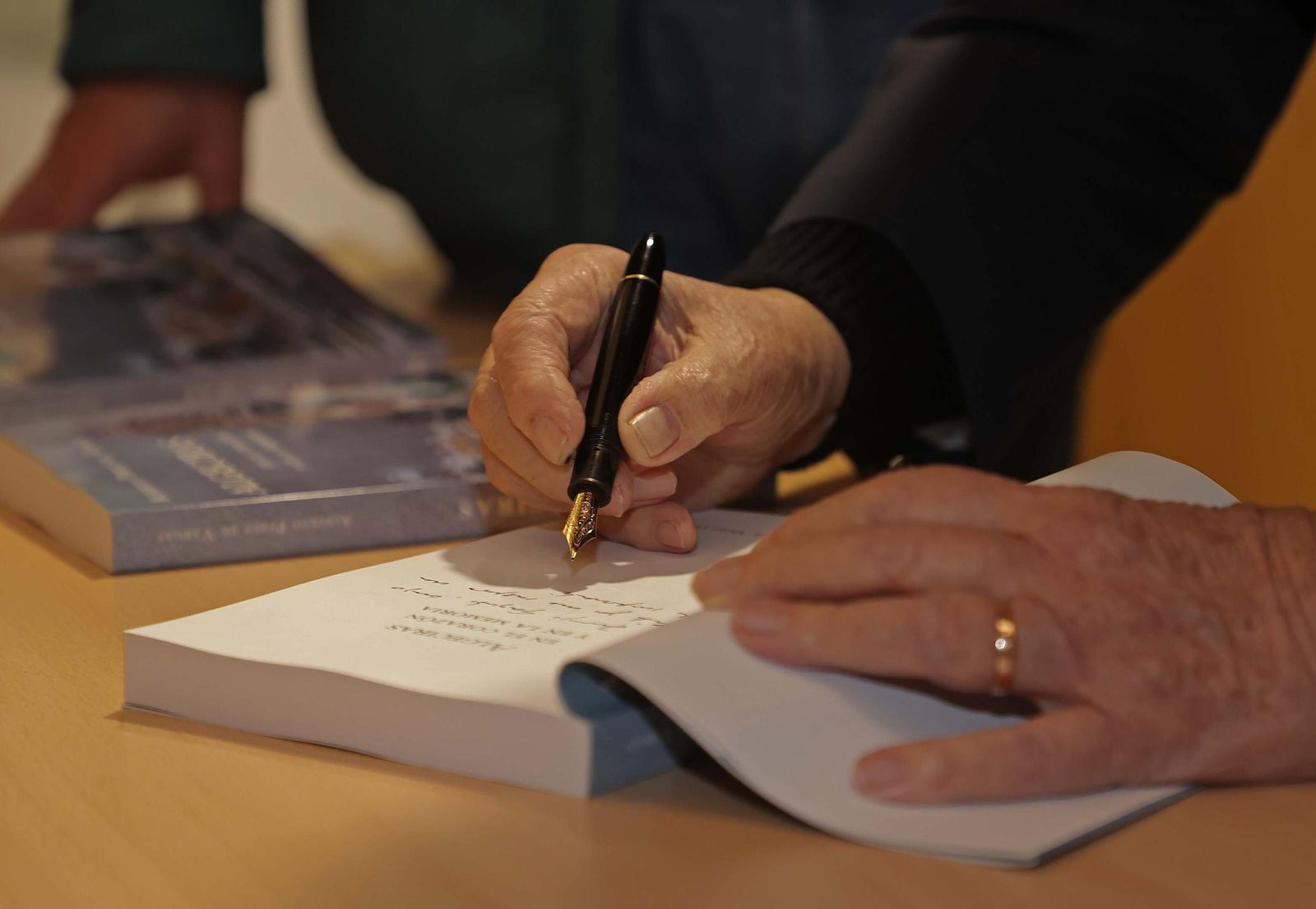 Fotos de la presentación del libro “Algeciras en el corazón y en la memoria”, de Alberto Pérez de Vargas