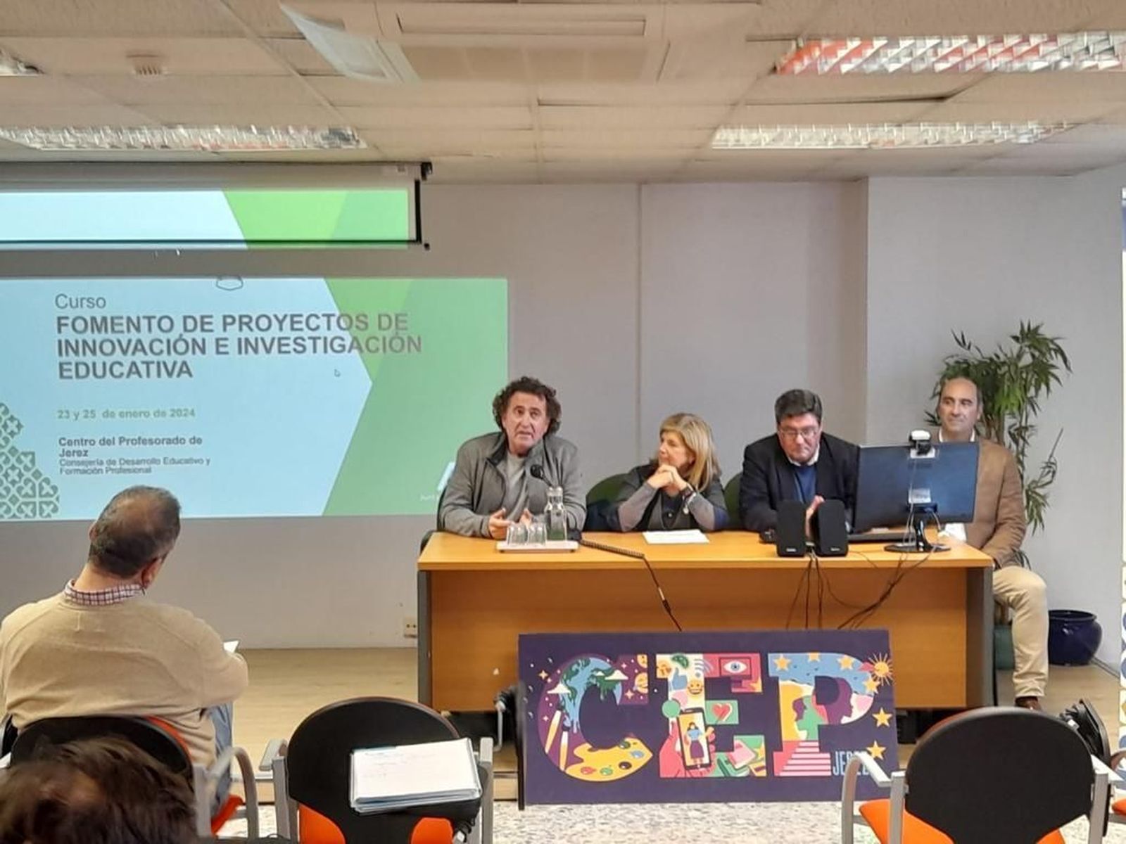 Isabel Paredes, en la inauguración de las Jornadas en el CEP de Jerez.