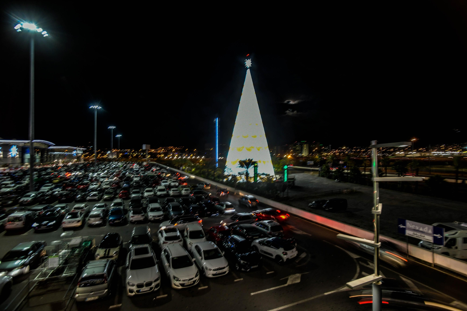 El encendido de la Navidad 2021 en el centro comercial Nevada Shopping, en imágenes