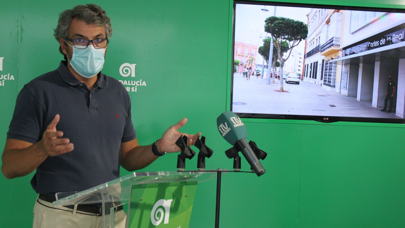 Fran Romero, portavoz de AxSí San Fernando, en la rueda de prensa que ha ofrecido esta mañana.