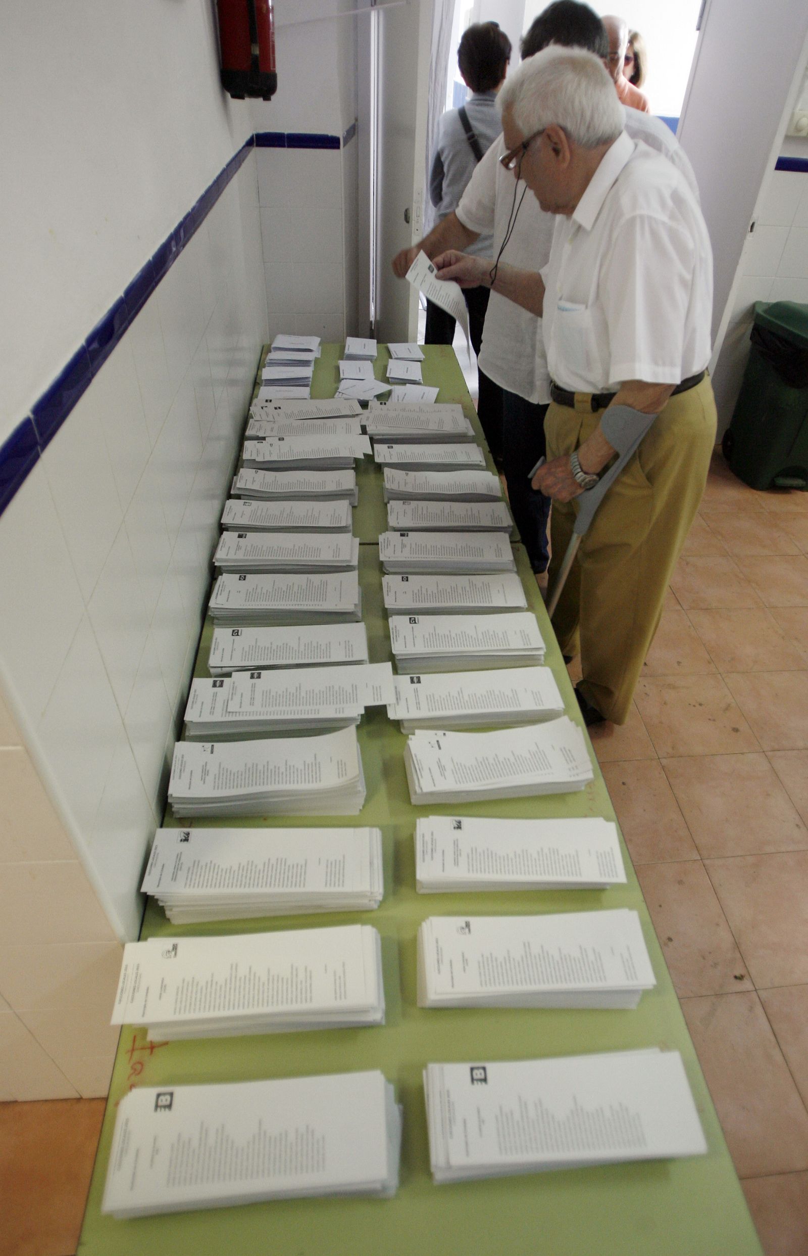 Papeletas dispuestas en una mesa electoral en las pasadas elecciones municipales.