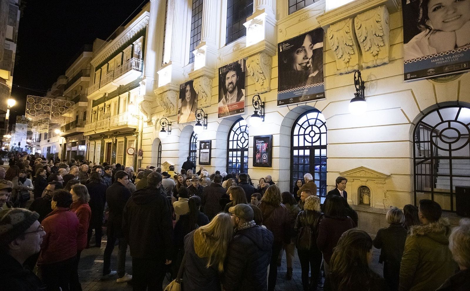 Colas a las puertas del Gran Teatro en la pasada edición del Festival de Cine Iberoamericano de Huelva.