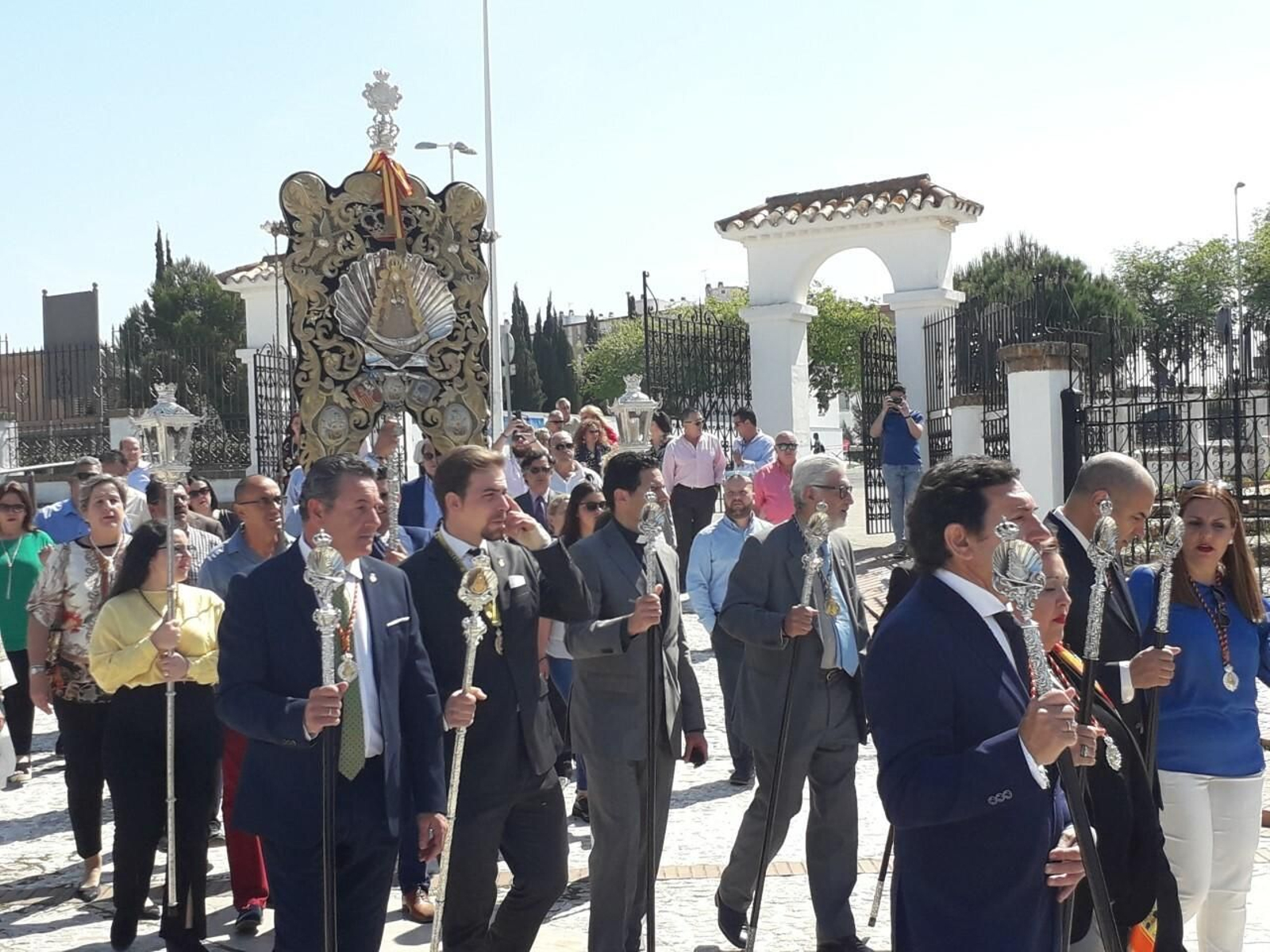 La comitiva de Emigrantes en la llegada al santuario.