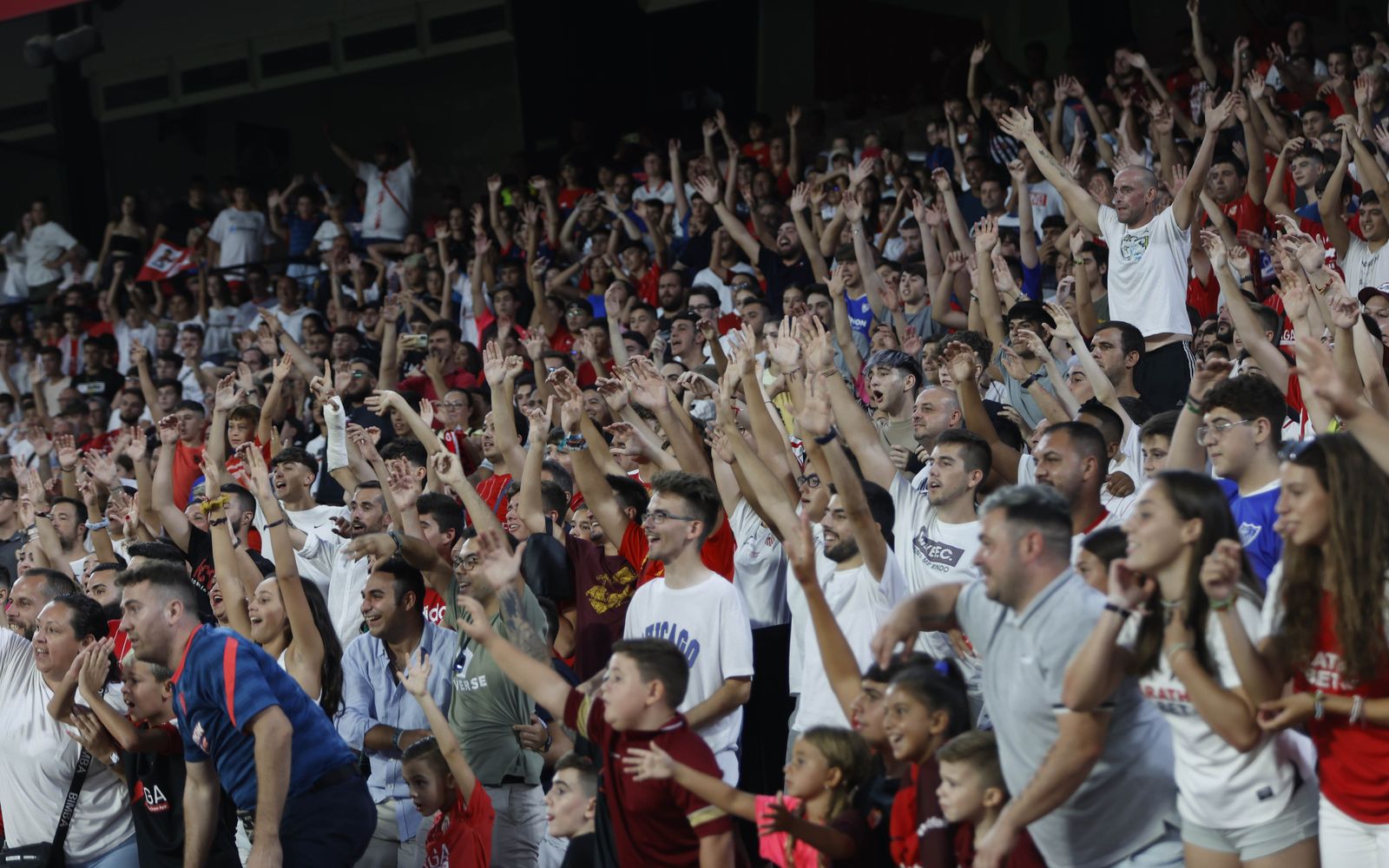 Las imágenes de la presentación de Isco en el Sánchez Pizjuán