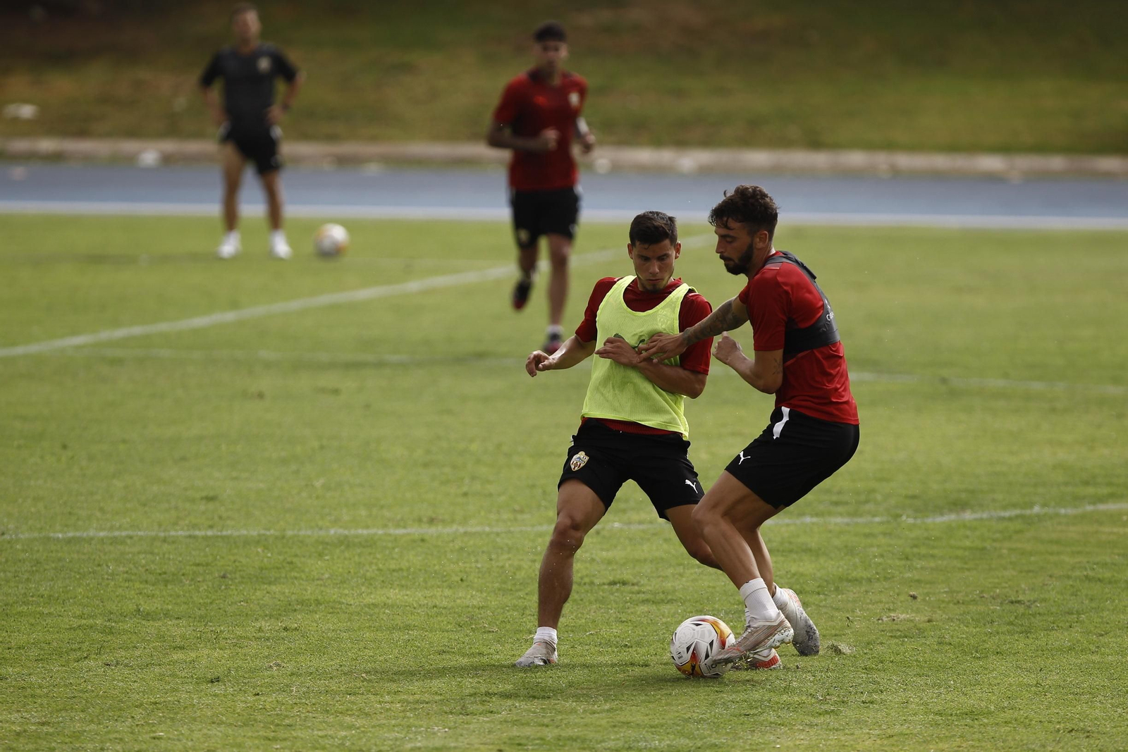 Robertone, con Centelles en la imagen, no ha querido perderse ni una sesión pese a haber estado con la sub-23 de Argentina