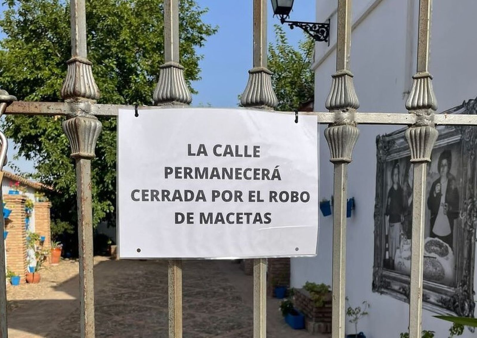 Cartel colgado por el Ayuntamiento de La Granjuela.