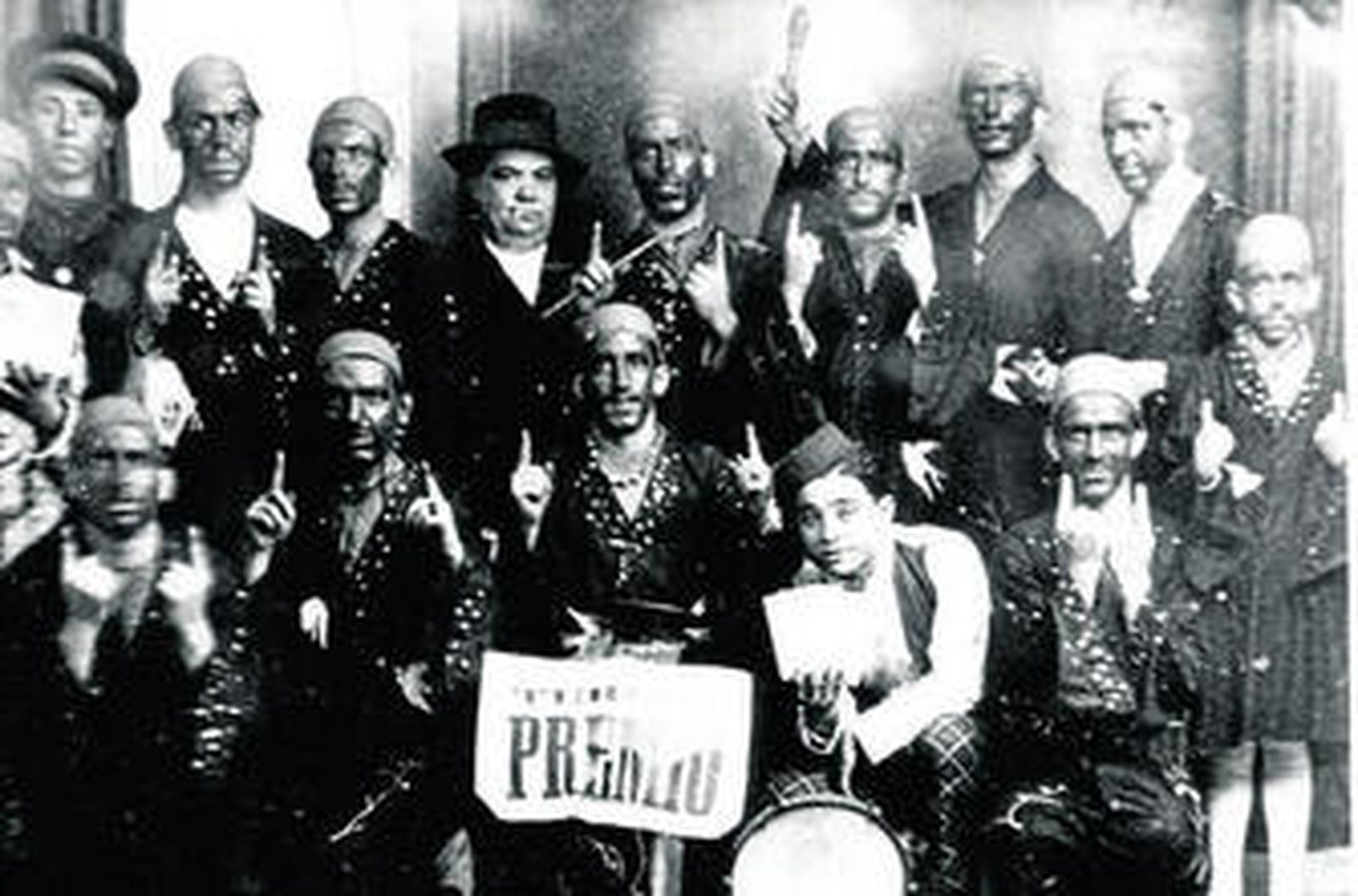 1936 Infinidad de disfraces durante el domingo de Carnaval