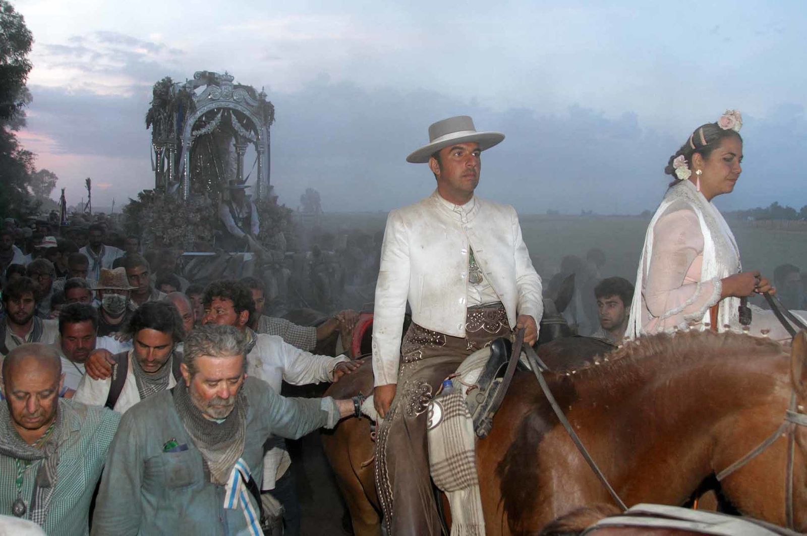 Imágenes de la llegada de la Hermandad del Rocío de Huelva a la aldea
