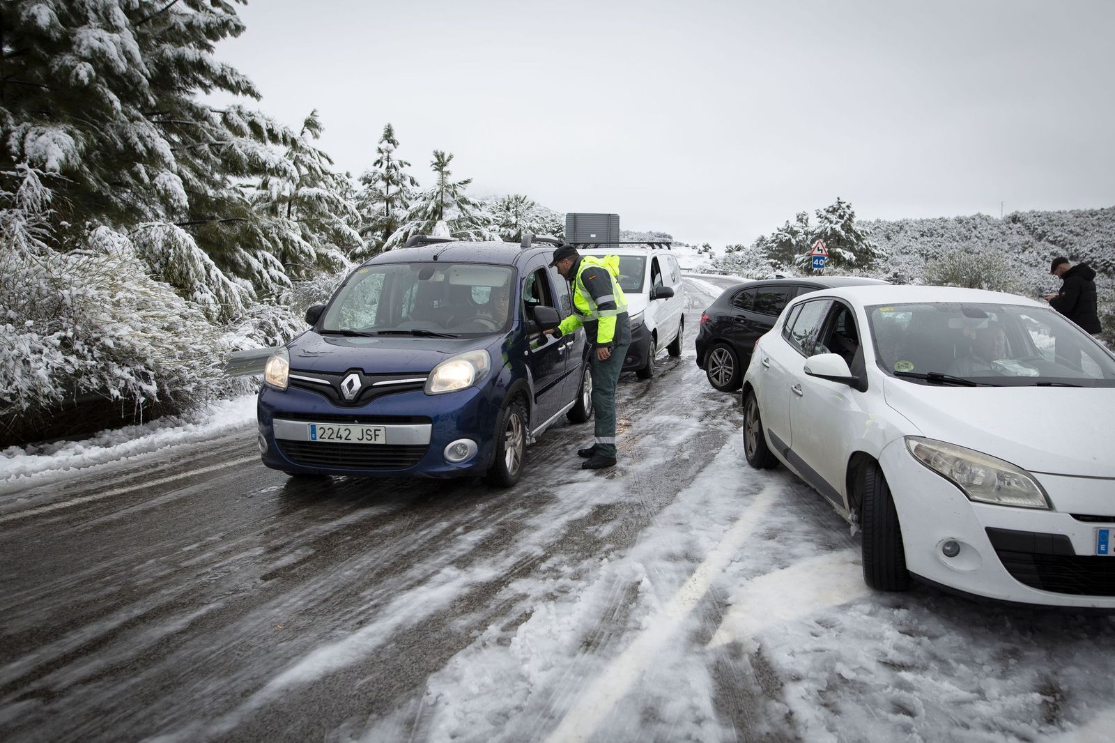 Las imágenes de la nevada sorpresa caída este lunes en Granada