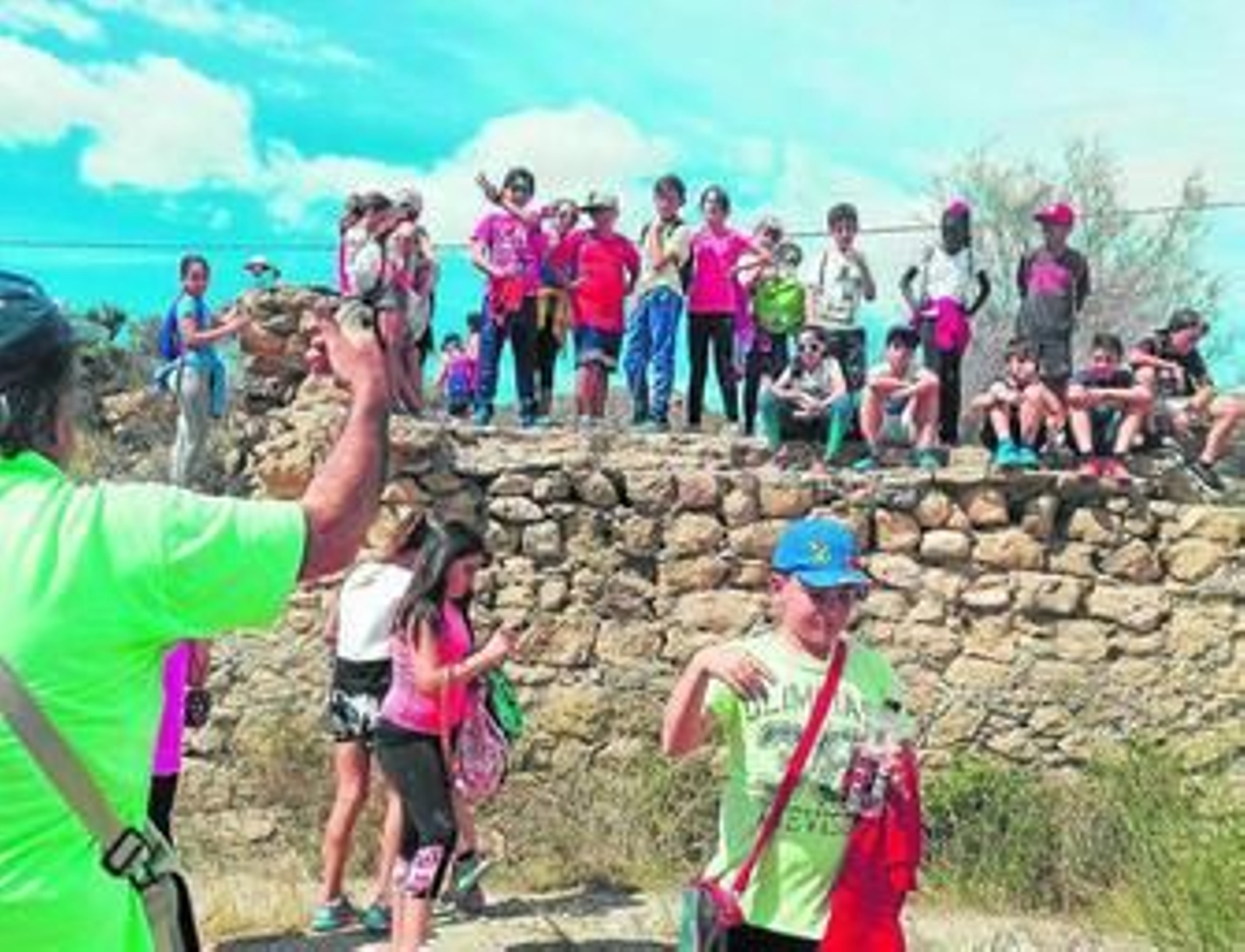 Los alumnos del colegio Simón Fuentes disfrutaron paseando por los restos de su municipio, investigando y aprendiendo sobre el pasado de Carboneras