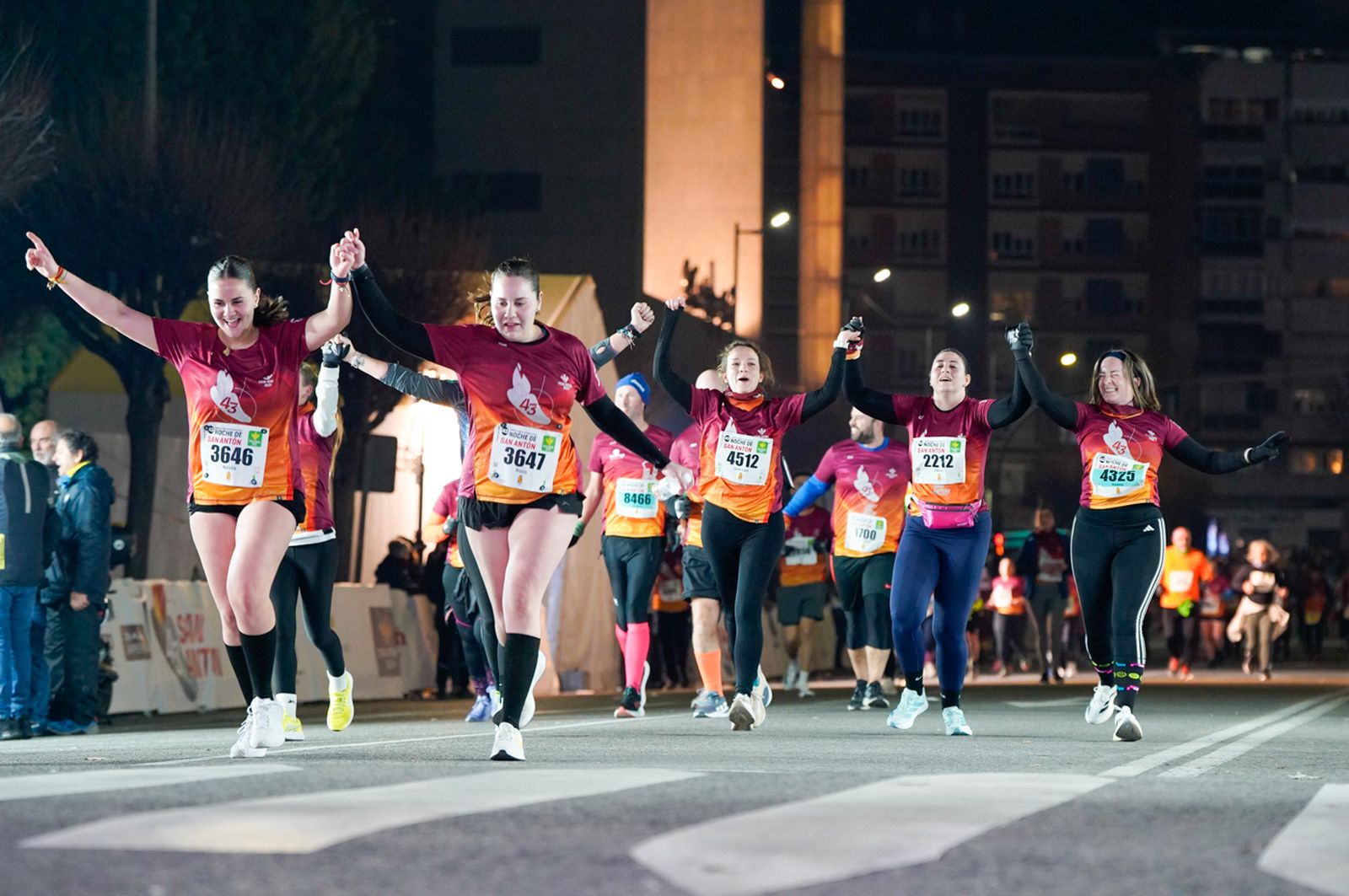 En imágenes: búscate en tu llegada a meta de la Carrera de San Antón 2026 (4)