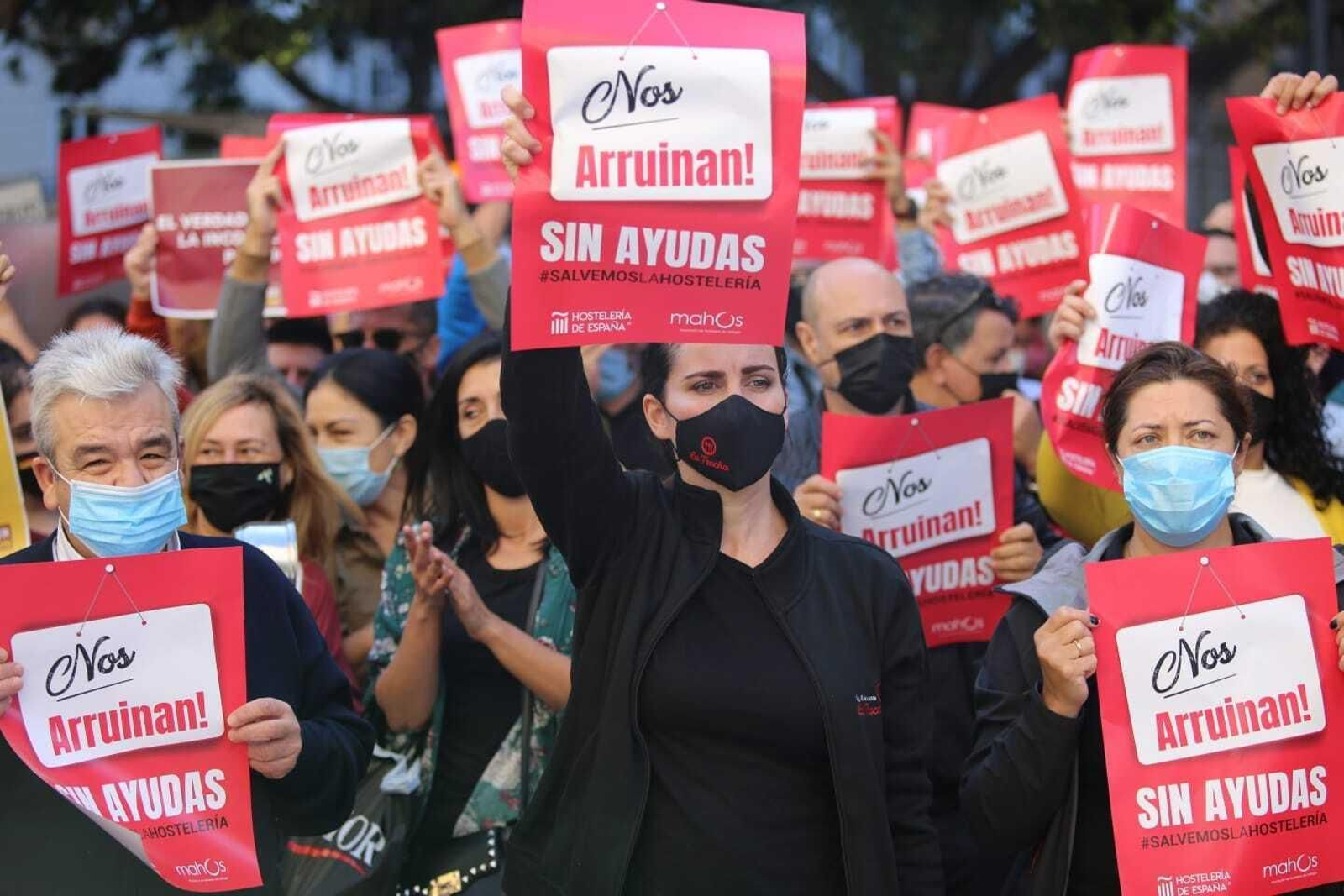 Fotos de la cacerolada de los hosteleros en Málaga, contras las medidas del Covid
