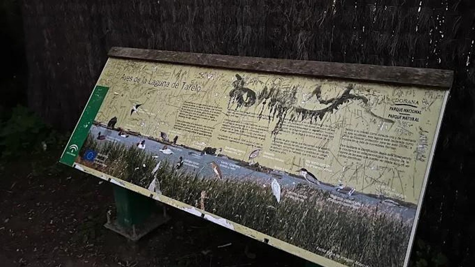 Cartel informativo en el Cerro del Águila.