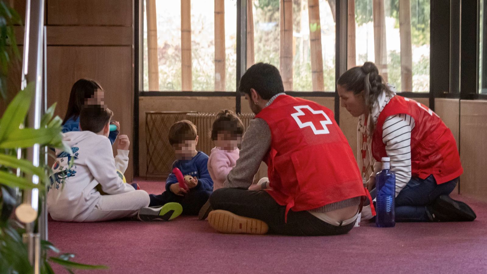 Voluntarios de Cruz Roja Juventud entretuvieron a los niños de Dúdar