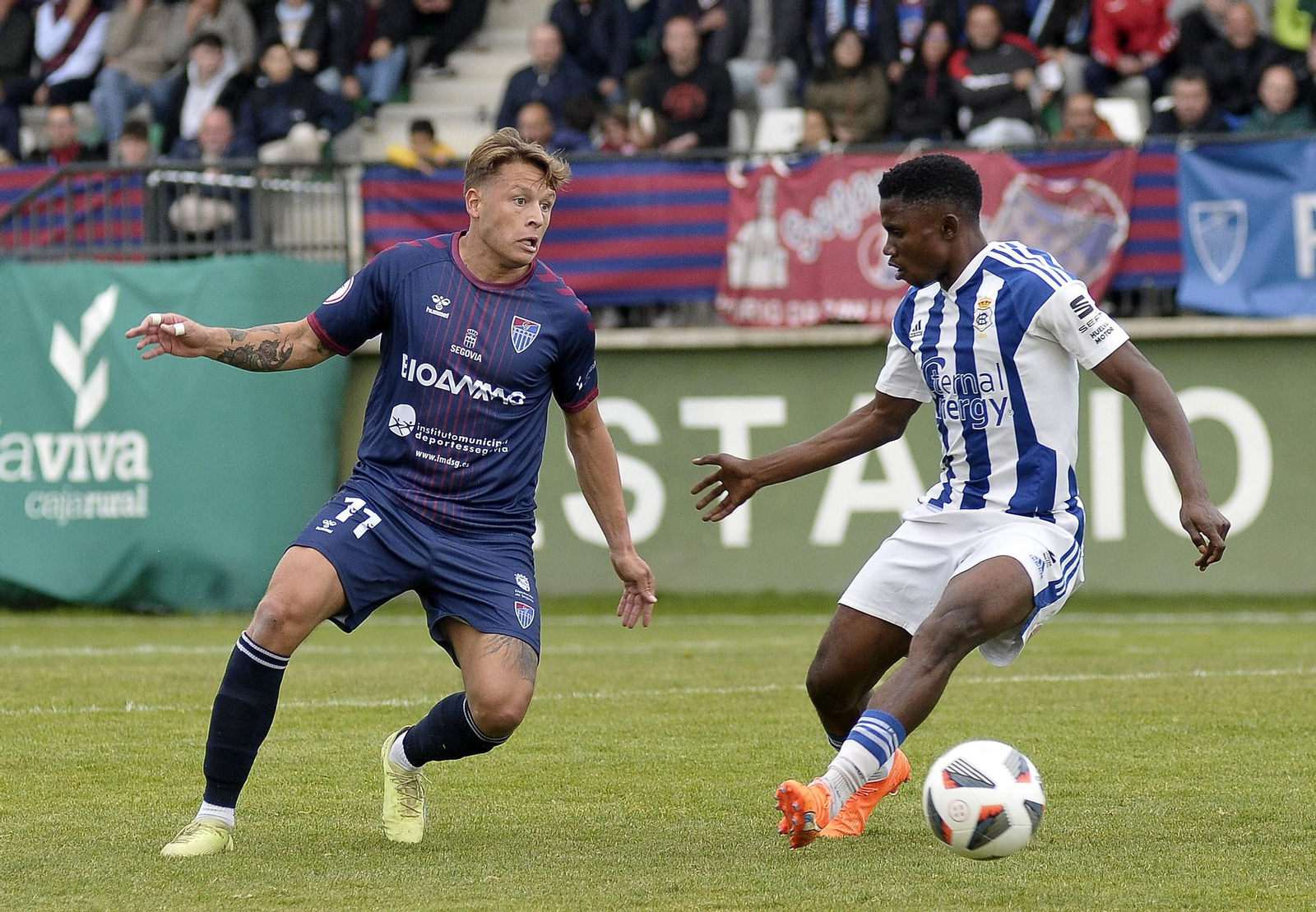 Imágenes del partido entre la Segoviana y el Recre en La Albuera