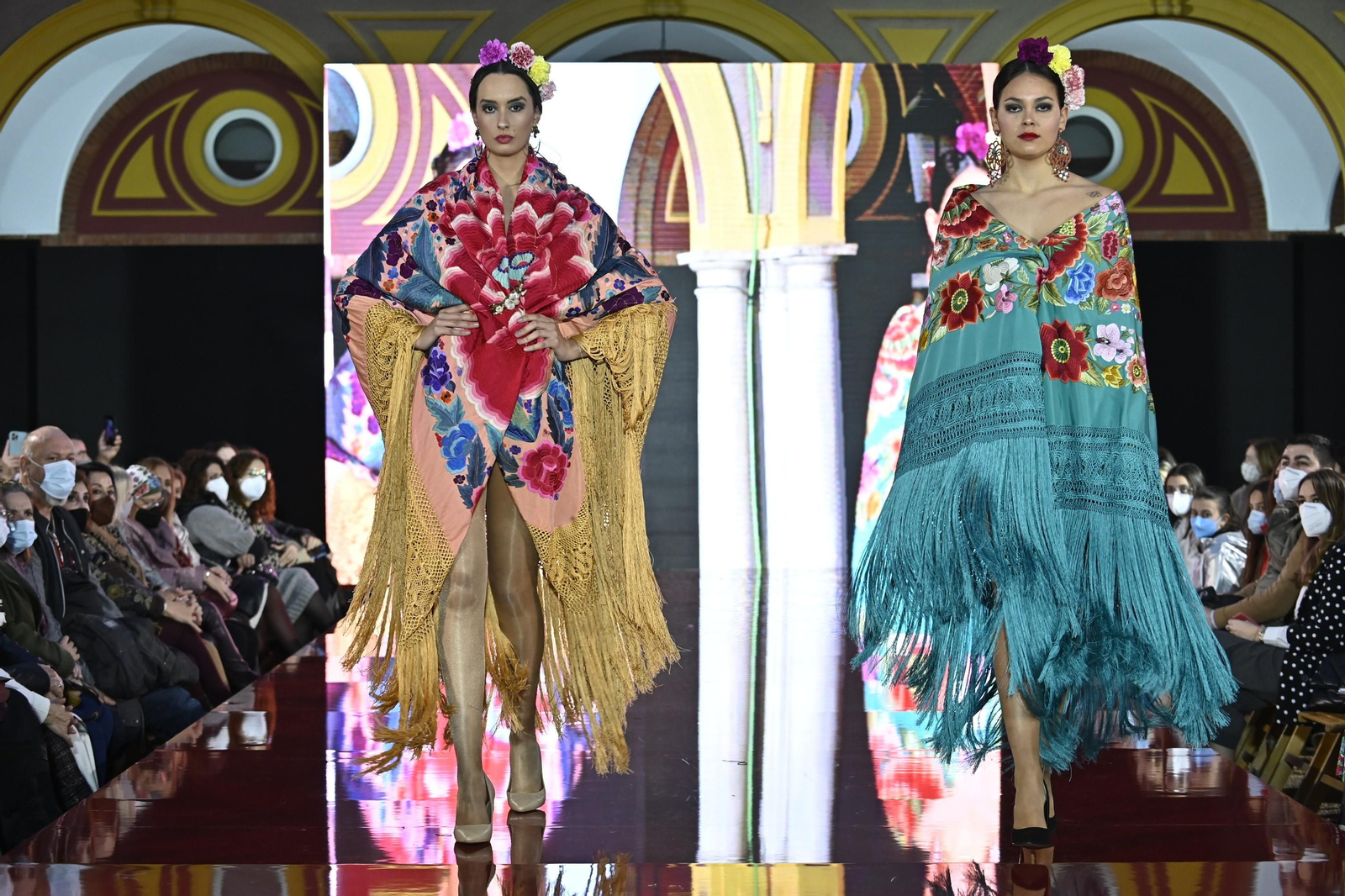 El desfile de Ángeles Espinar y Maite Cárdenas en Pasarela Huelva Flamenca 2022, todas las fotos