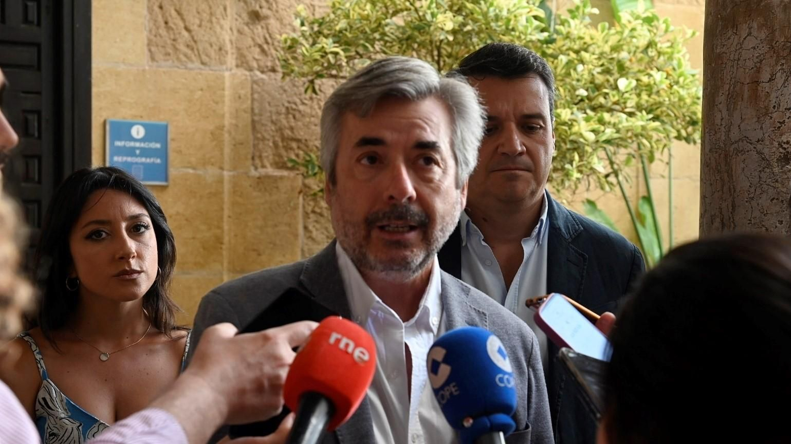 Las imágenes de la toma de posesión de nuevos bomberos de Córdoba