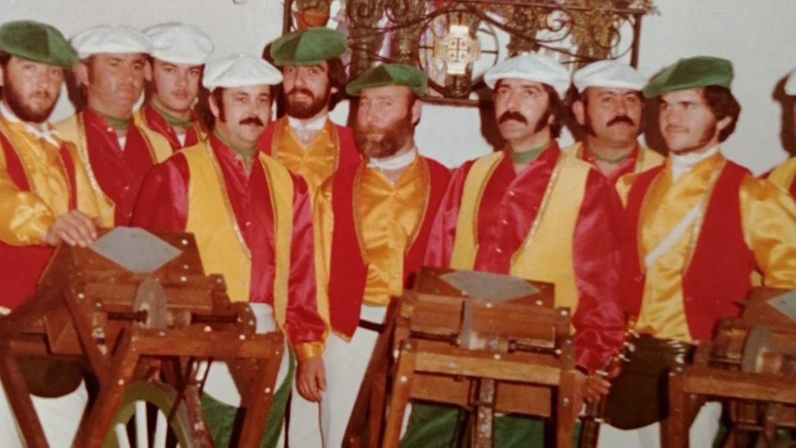 En el centro con su comparsa 'Filo andaluz'.