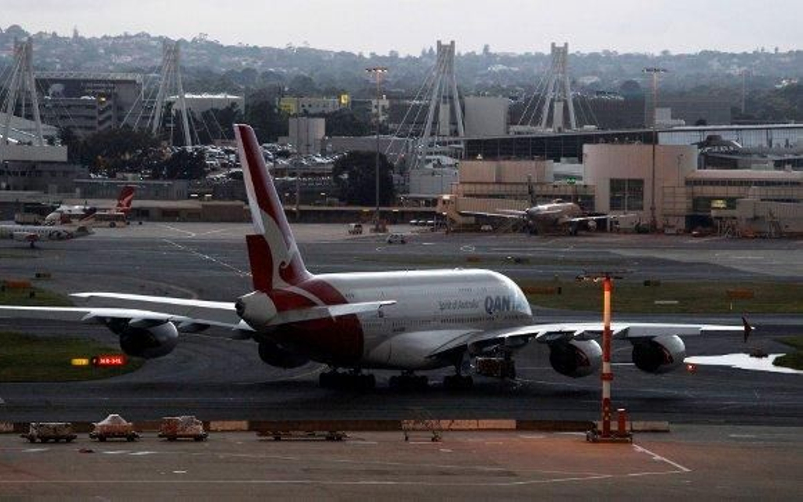 Qantas deja en tierra "indefinidamente" sus seis Airbus A380