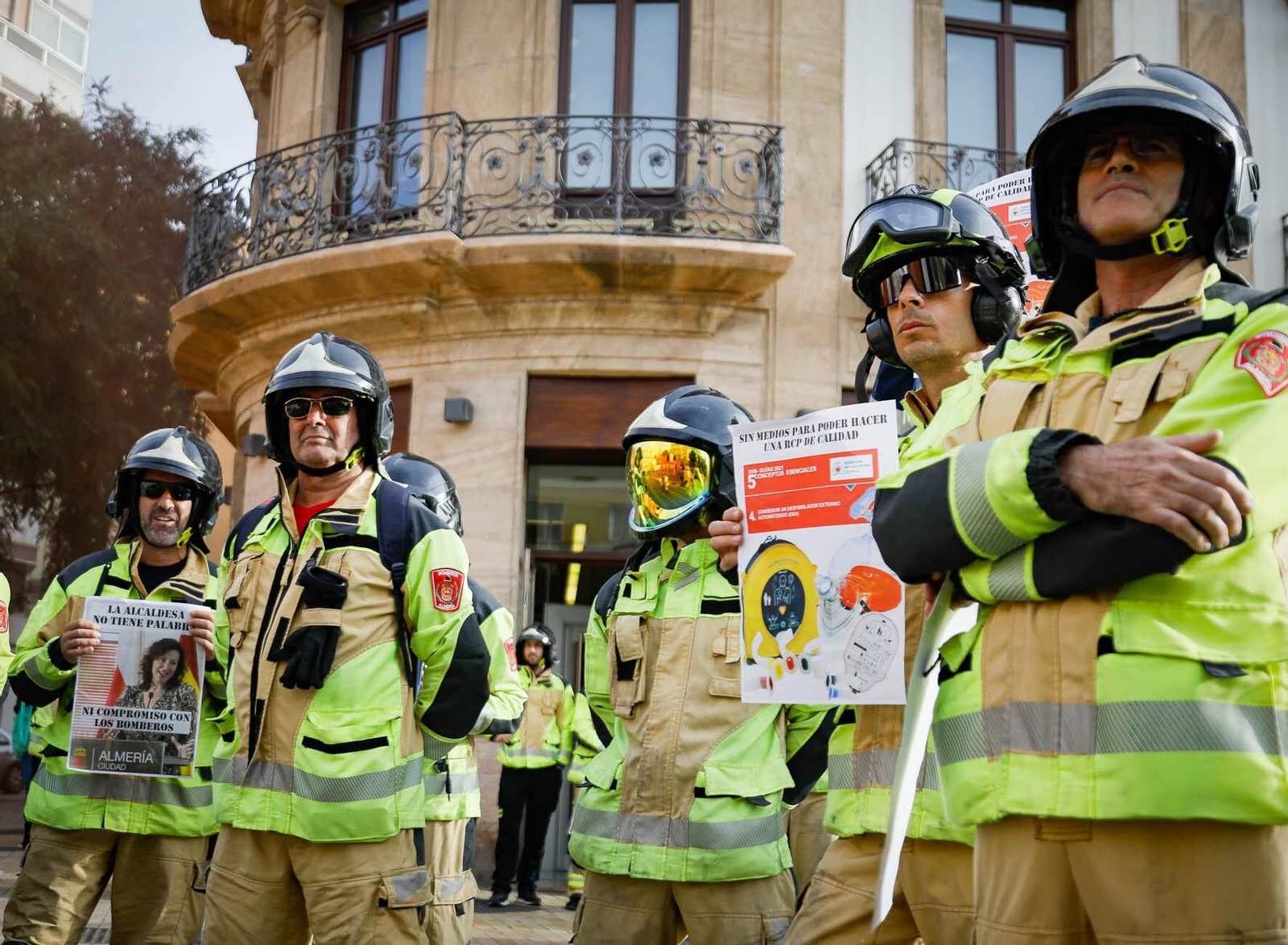Imágenes de la manifestación de bomberos en Almería