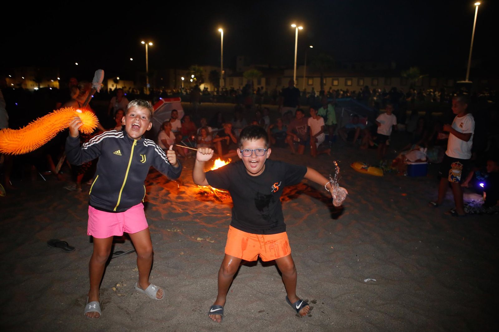 Fotos de la noche de San Juan en las playas de La Línea.