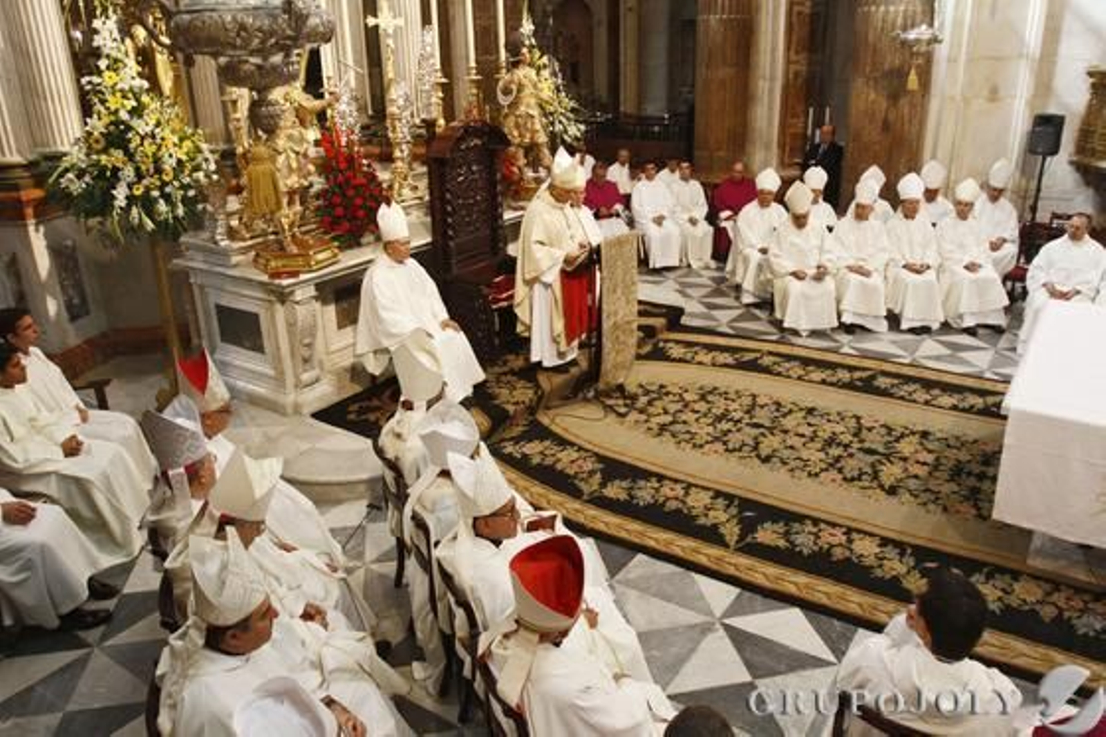 Imágenes de la toma de posesión del nuevo obispo de Cádiz y Ceuta, Rafael Zornoza Boy, en la Catedral de Cádiz.

Foto: Lourdes de Vicente - Joaquin Pino