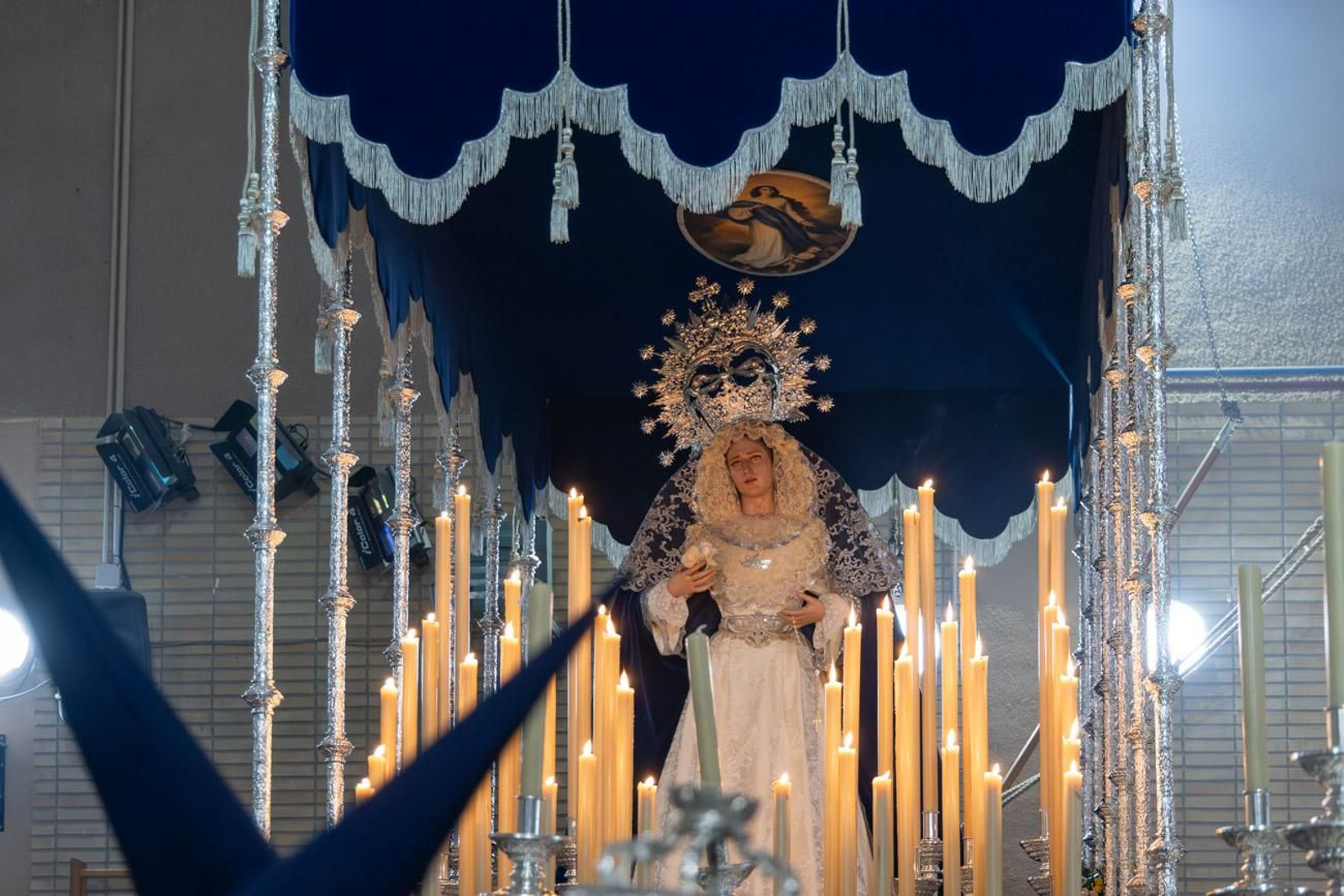 La temida lluvia impide el desarrollo normal de este Martes Santo