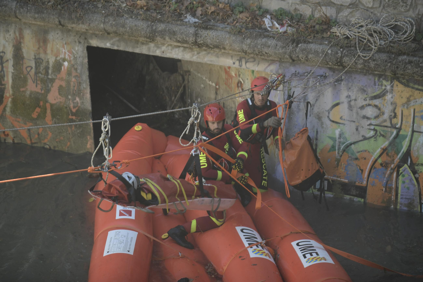 Así ha sido el simulacro de rescate en el río Genil de Granada