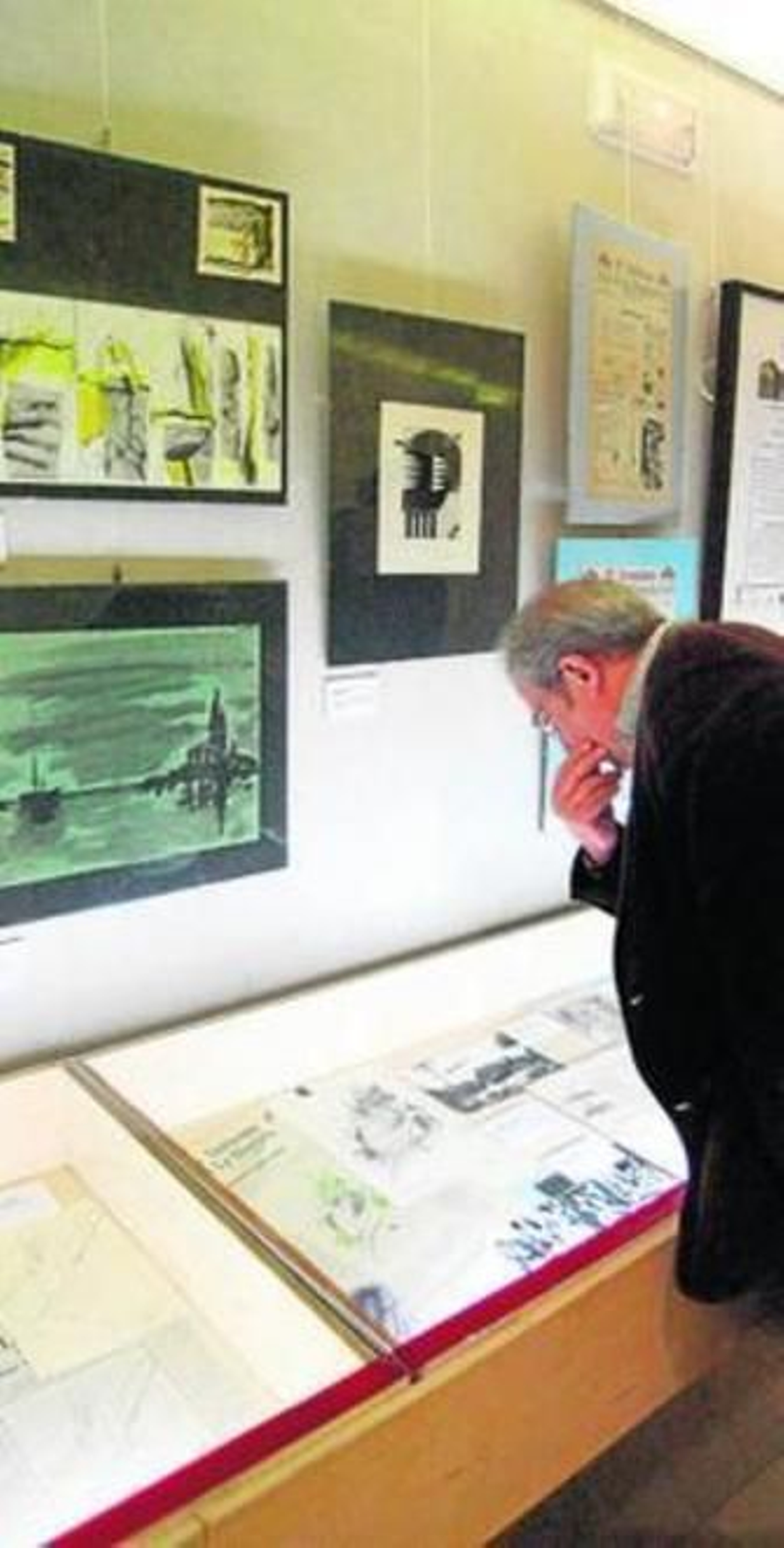 1. La exposición 'El fantasma de la Glorieta. Suplemento cultural de vanguardia', se encuentra abierta en la sala de la Fundación Caja Rural del Sur y se puede visitar hasta el día 24. 2. Uno de los ejemplares expuestos, con la ilustración original imprensa en ese número; el suplemento interrelacionaba el trabajo de artistas plásticos con el de los escritores y poetas. 3. Una de las ilustraciones originales que se puede ver en la exposición, que ha sido promovida por la Asociación de la Prensa y el Colegio Profesional de Periodistas con el OCIb.