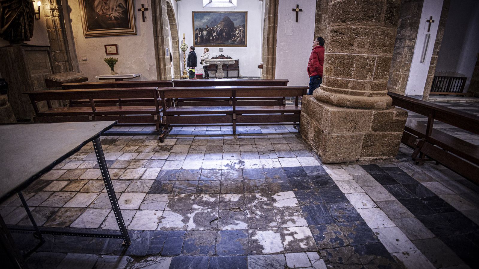 Las imágenes de los efectos de la lluvia en la Parroquia de Santa Cruz (Catedral Vieja) de Cádiz