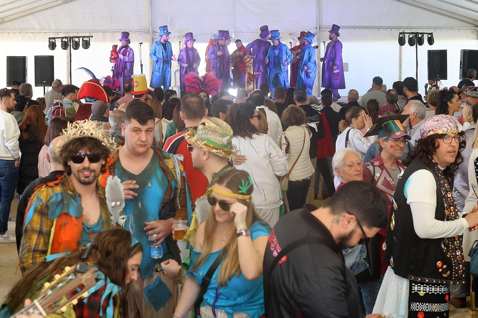 Imágenes del gran ambiente en el carrusel de agrupaciones del Carnaval Colombino 2024