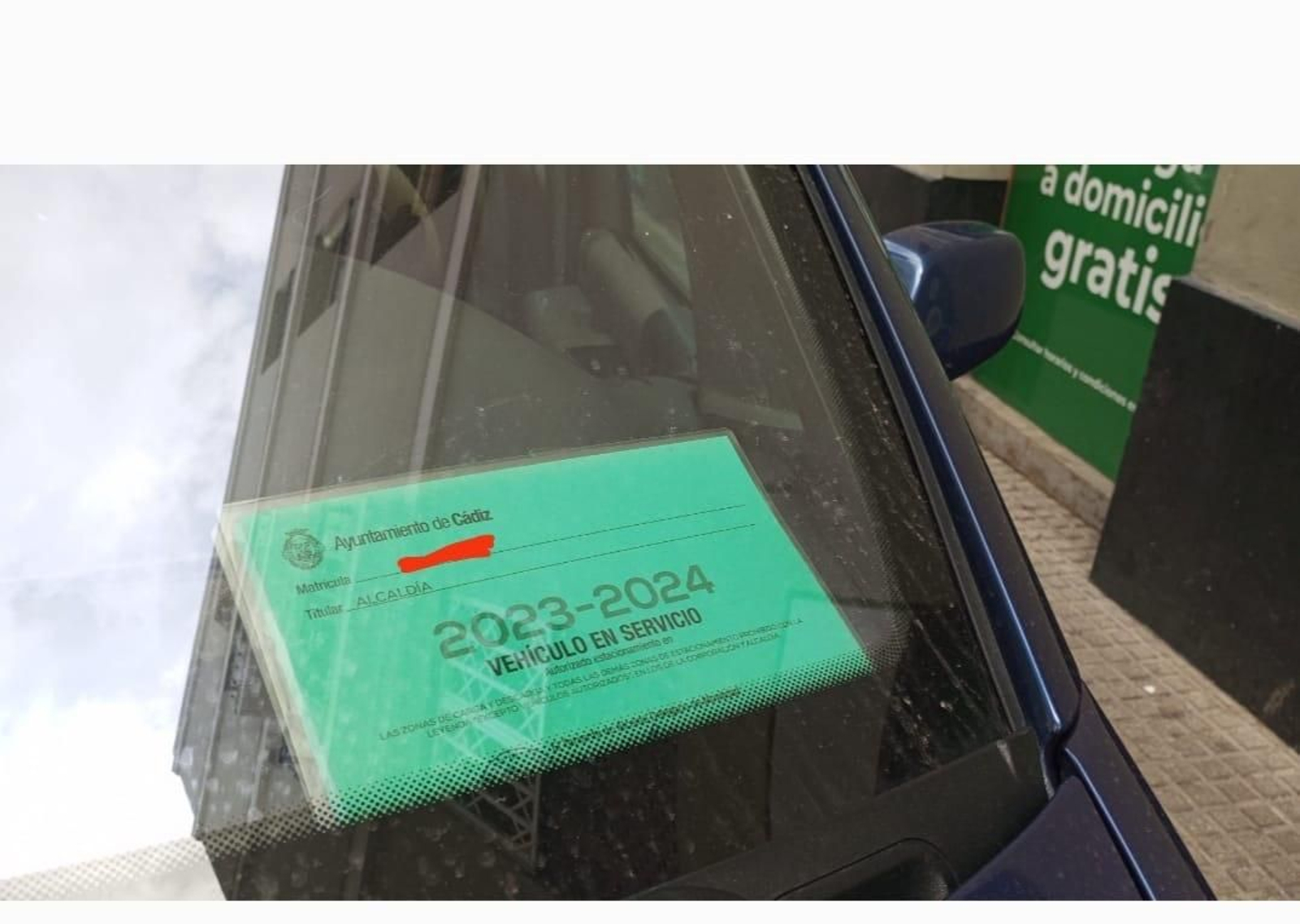 El coche oficial del alcalde tiene la licencia caducada