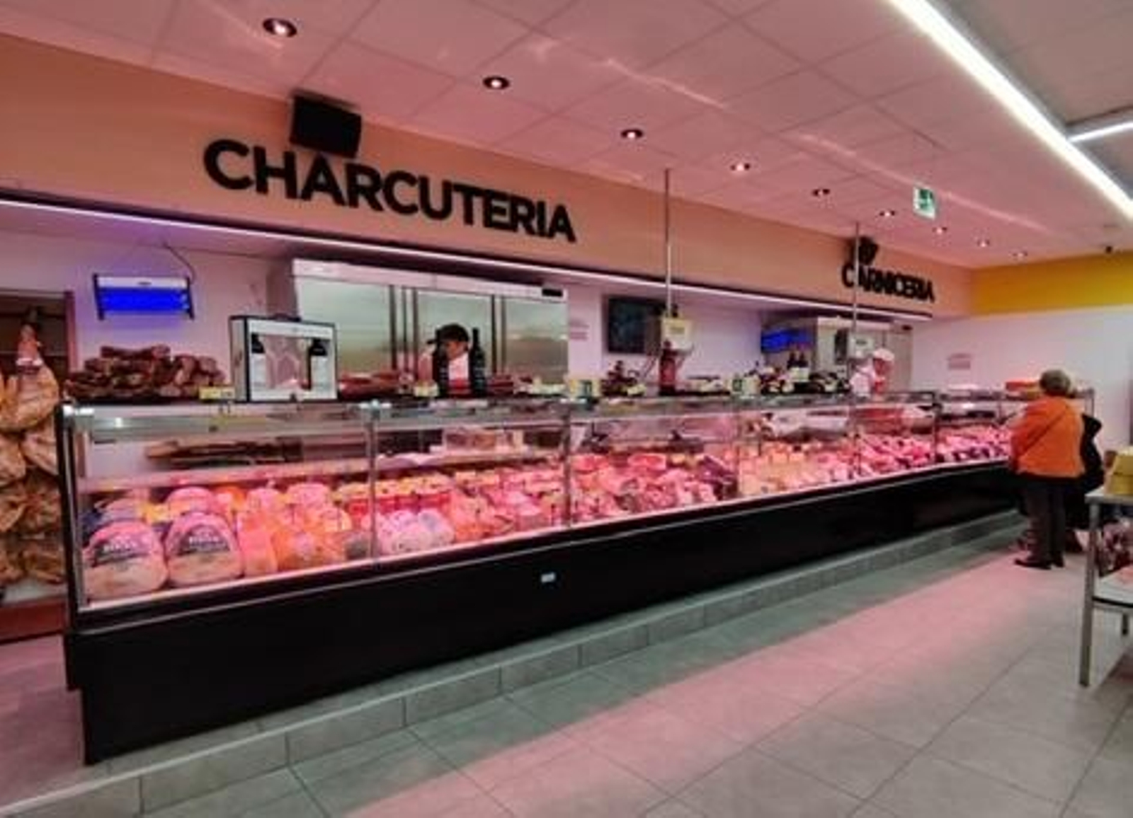 Interior del supermercado Piedra de Las Tendillas Interior del supermercado Piedra de Las Tendillas