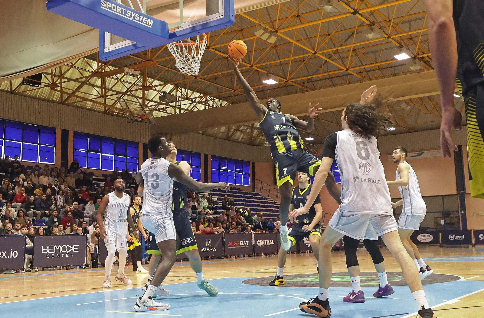 Las fotos de Udea Algeciras - CB Clavijo de la Segunda FEB de baloncesto