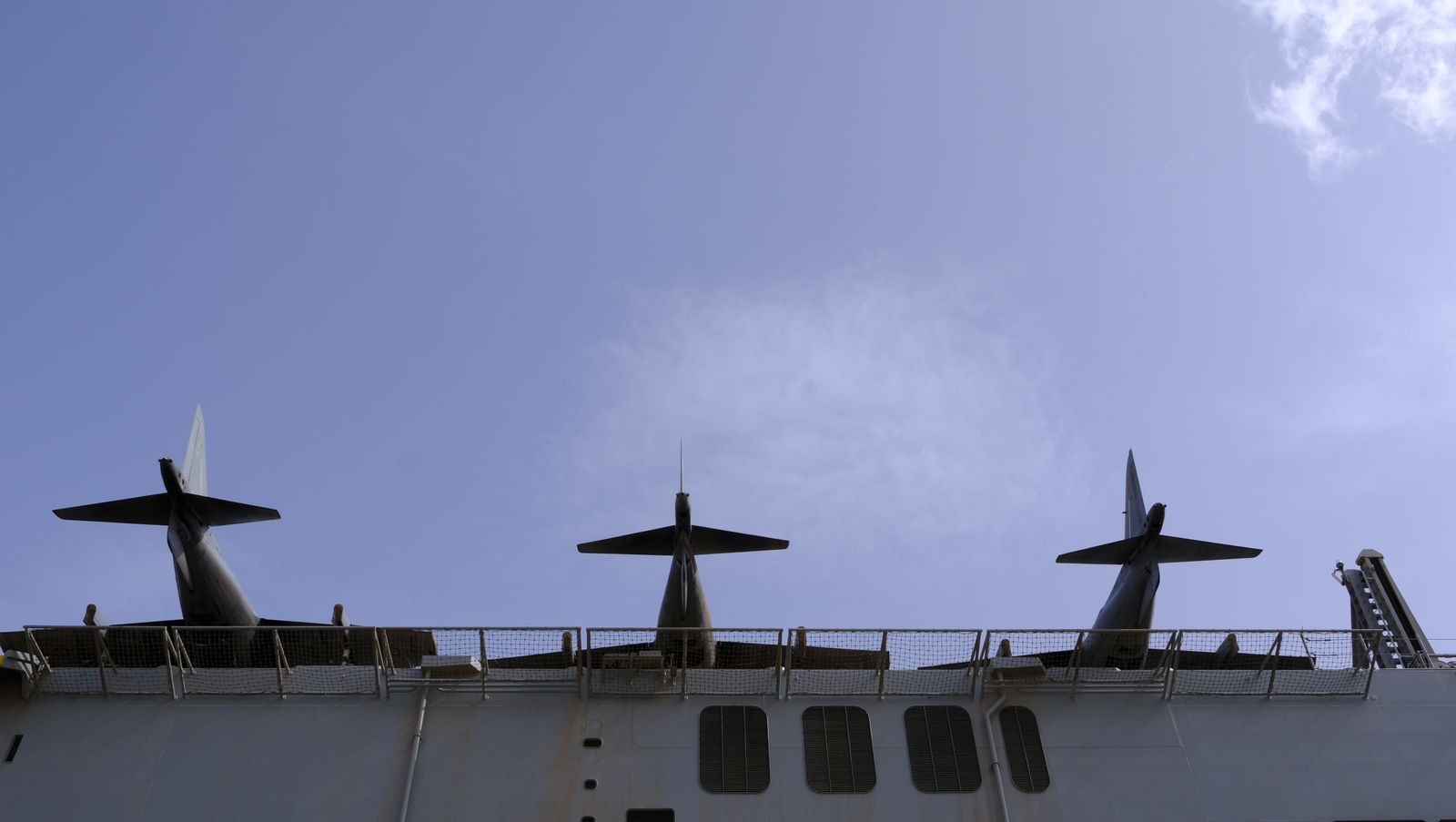 Fotogalería de la visita al portaaviones Juan Carlos I. Puerto de Almería.