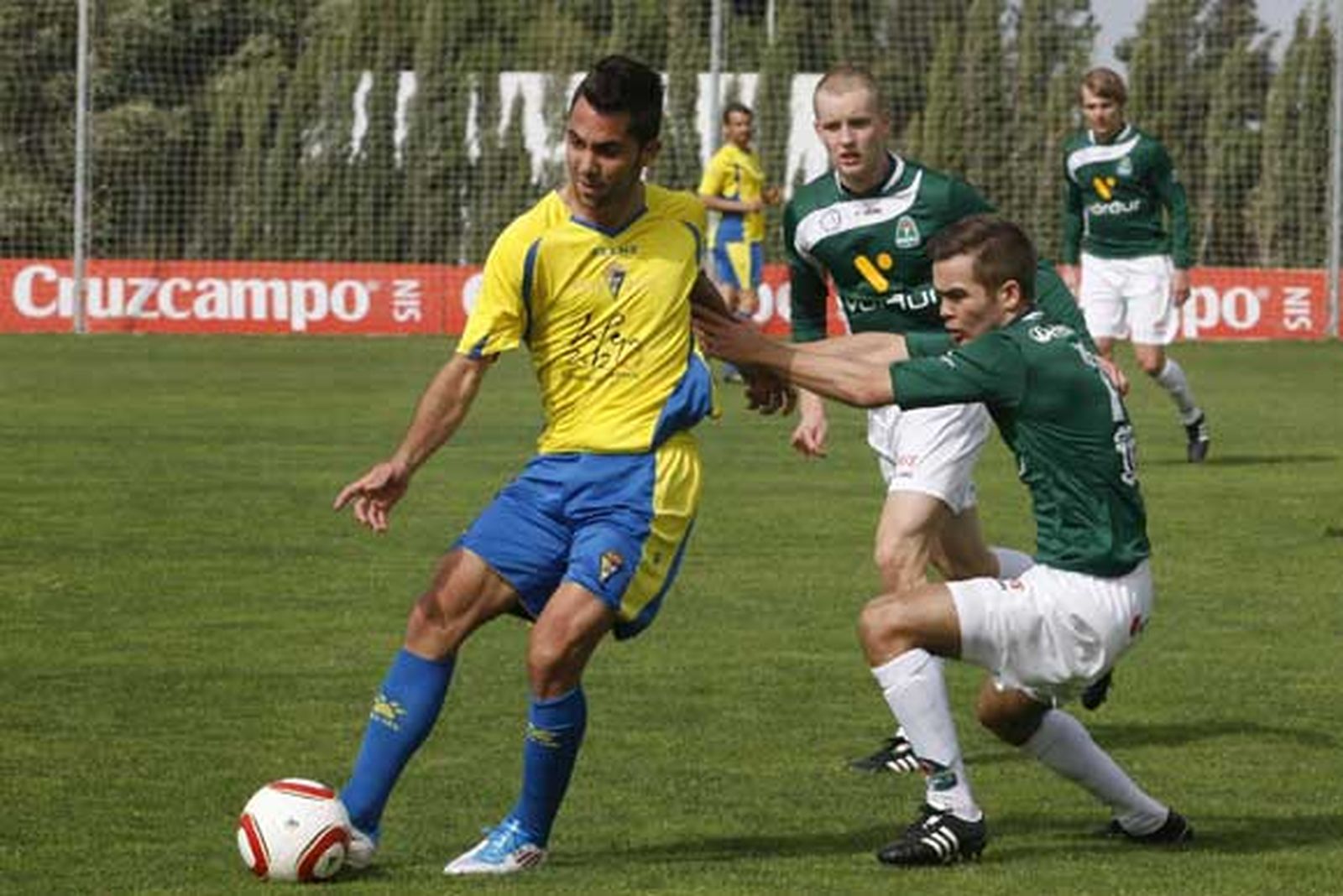 El Cádiz golea al campeón de Islandia (5-0)