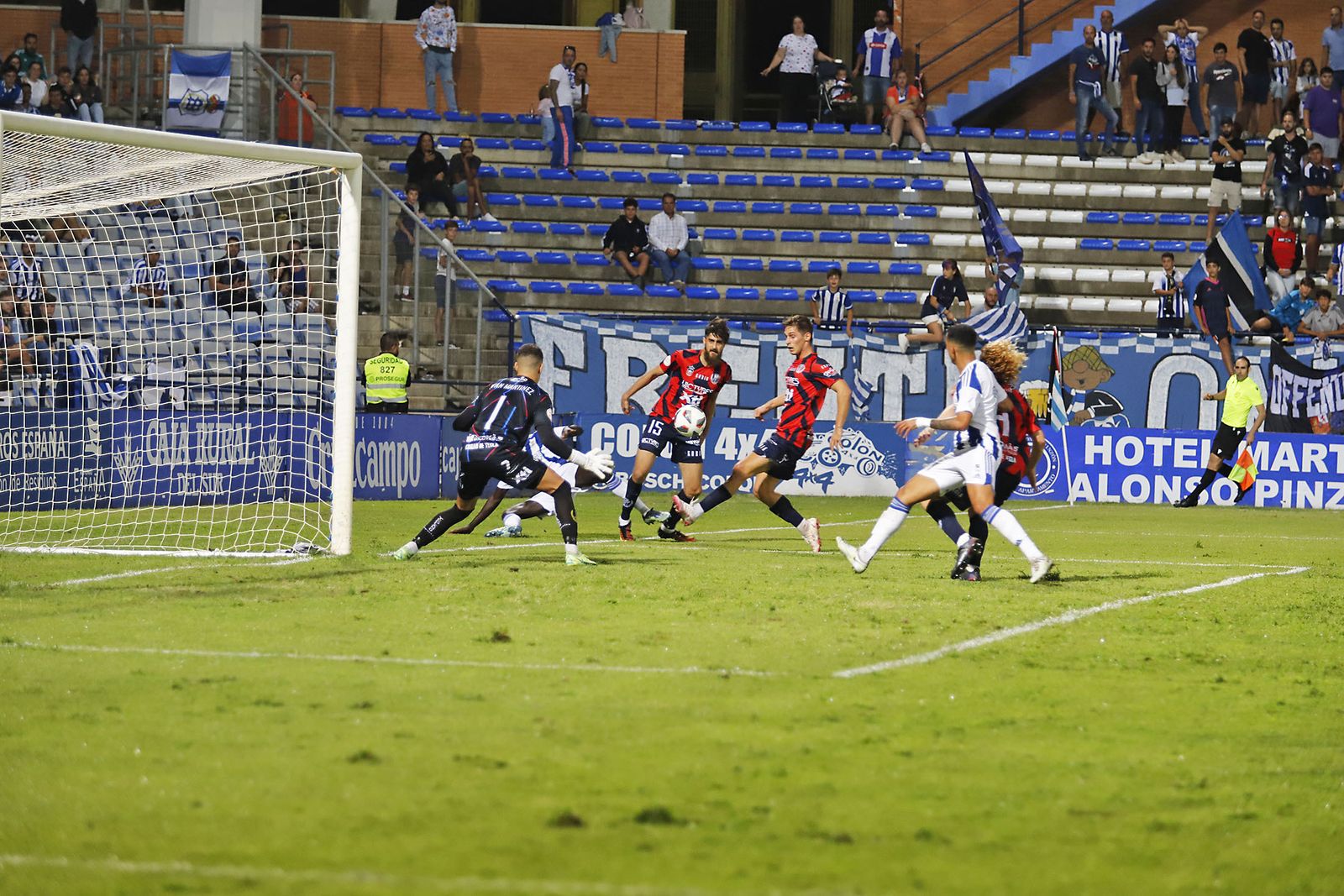 Imágenes del partido entre el Recreativo de Huelva y Yeclano