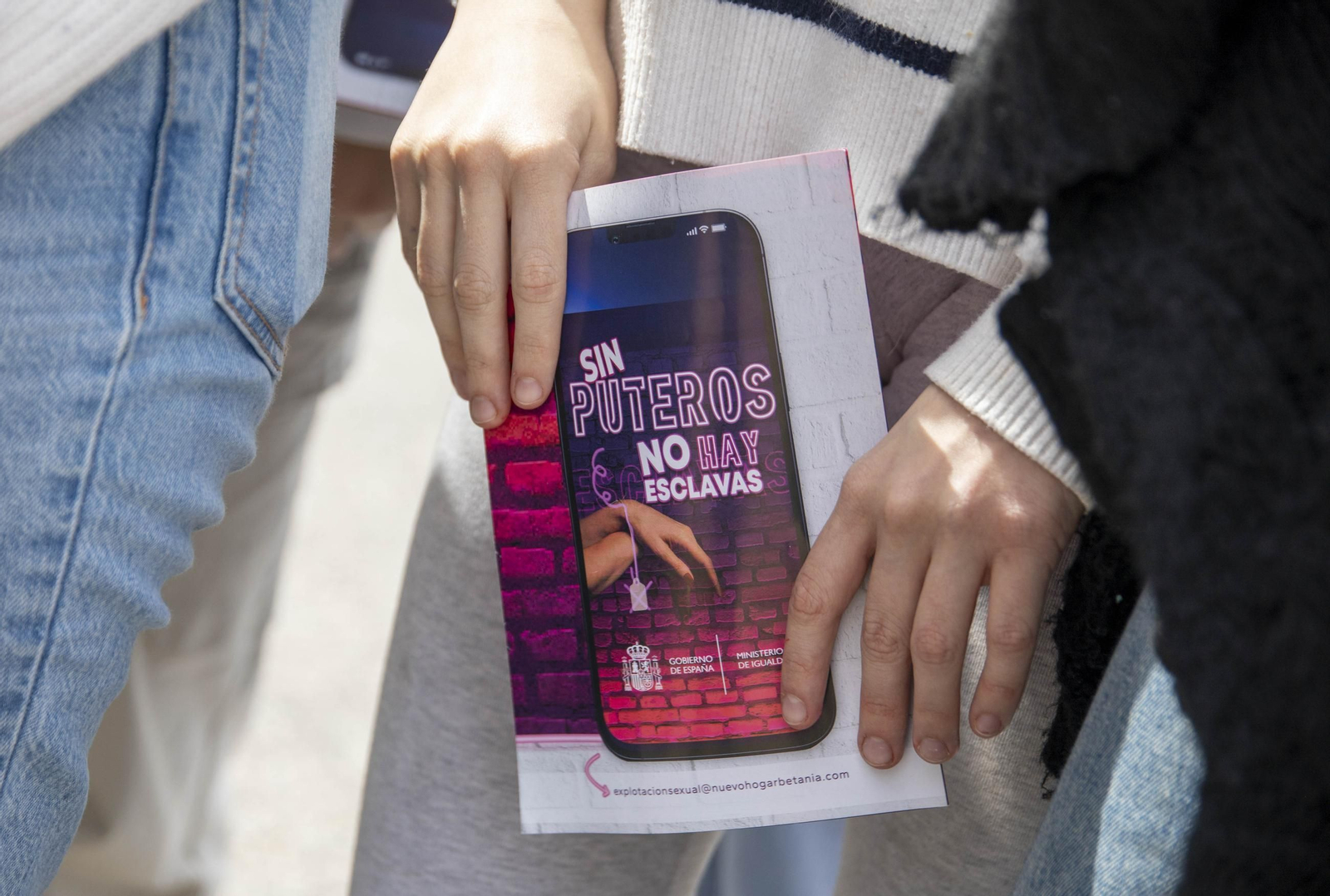 Sensibilización sobre la trata de mujeres en el IES Maestro Padilla de Almería, en imágenes