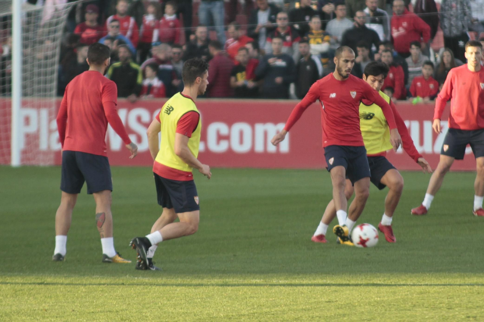 El entrenamiento del Sevilla a puerta abierta