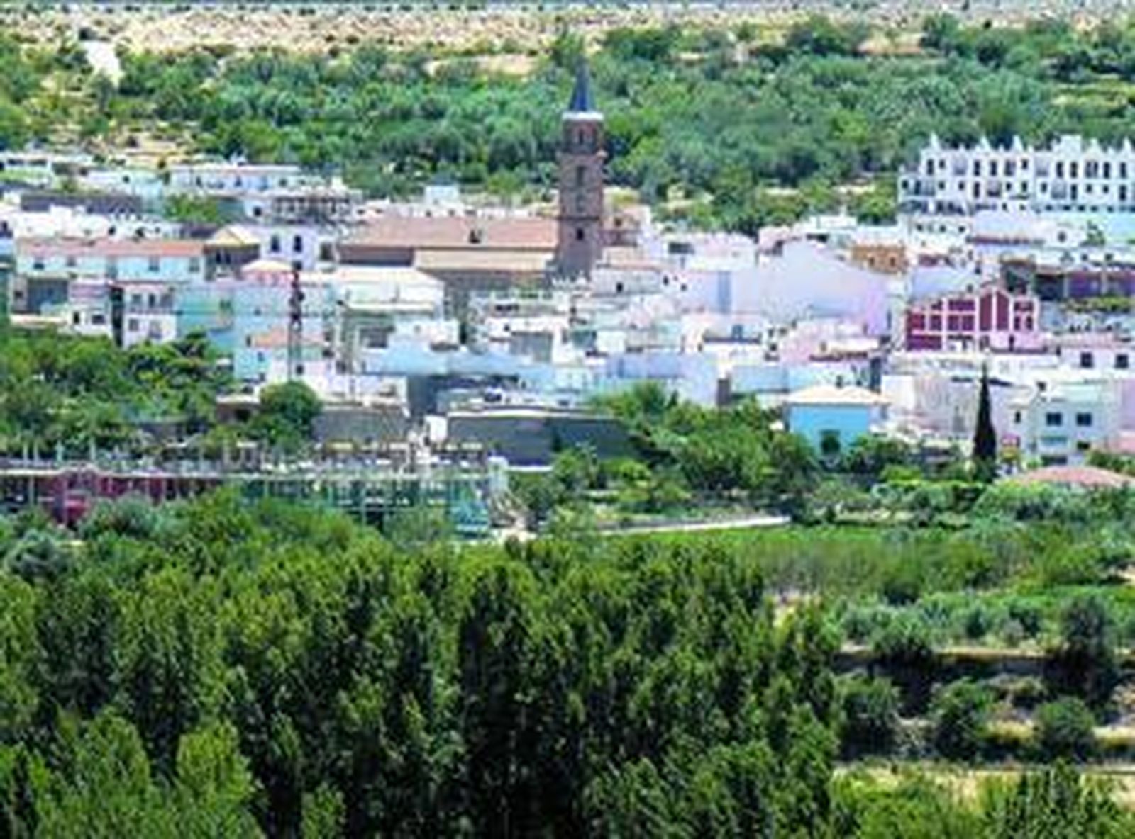 Las trabajadoras de Solfrío pelan con sus manos los pimientos con los que se hace el Gazpacho.