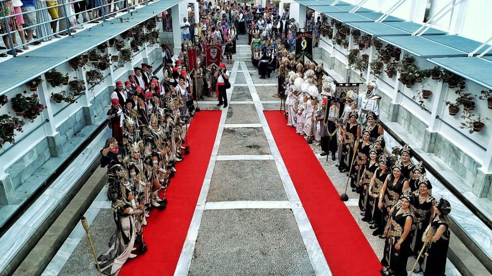 La fuente morisca acogió la representación de la entrega de las llaves de la ciudad..