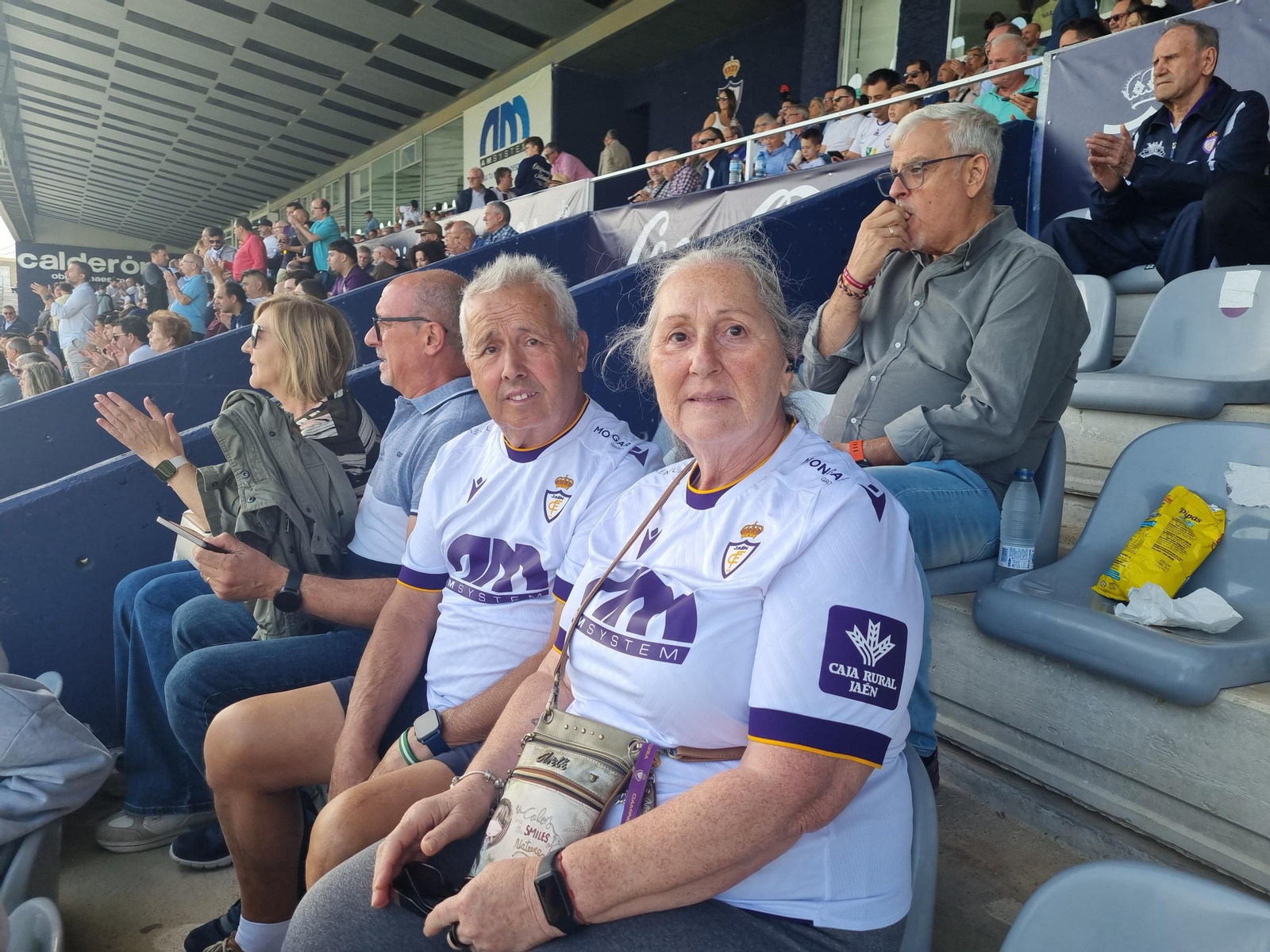 La afición lagarta en el empate entre el Real Jaén y UD Melilla, en imágenes