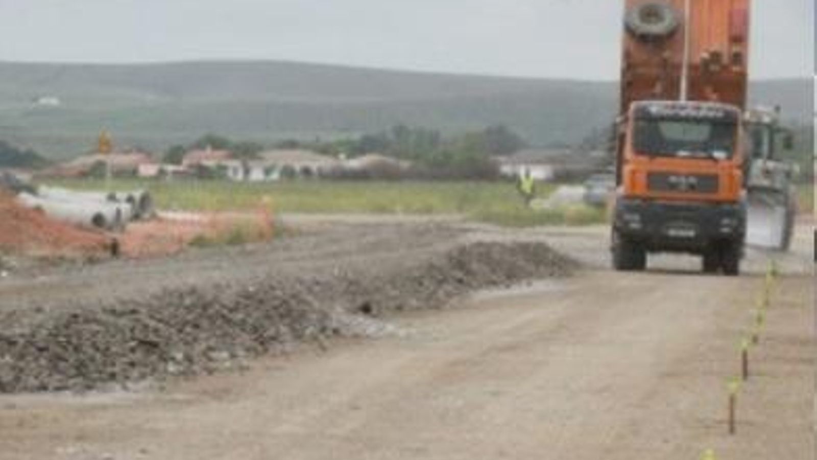 Trabajos en la carretera CH-2.